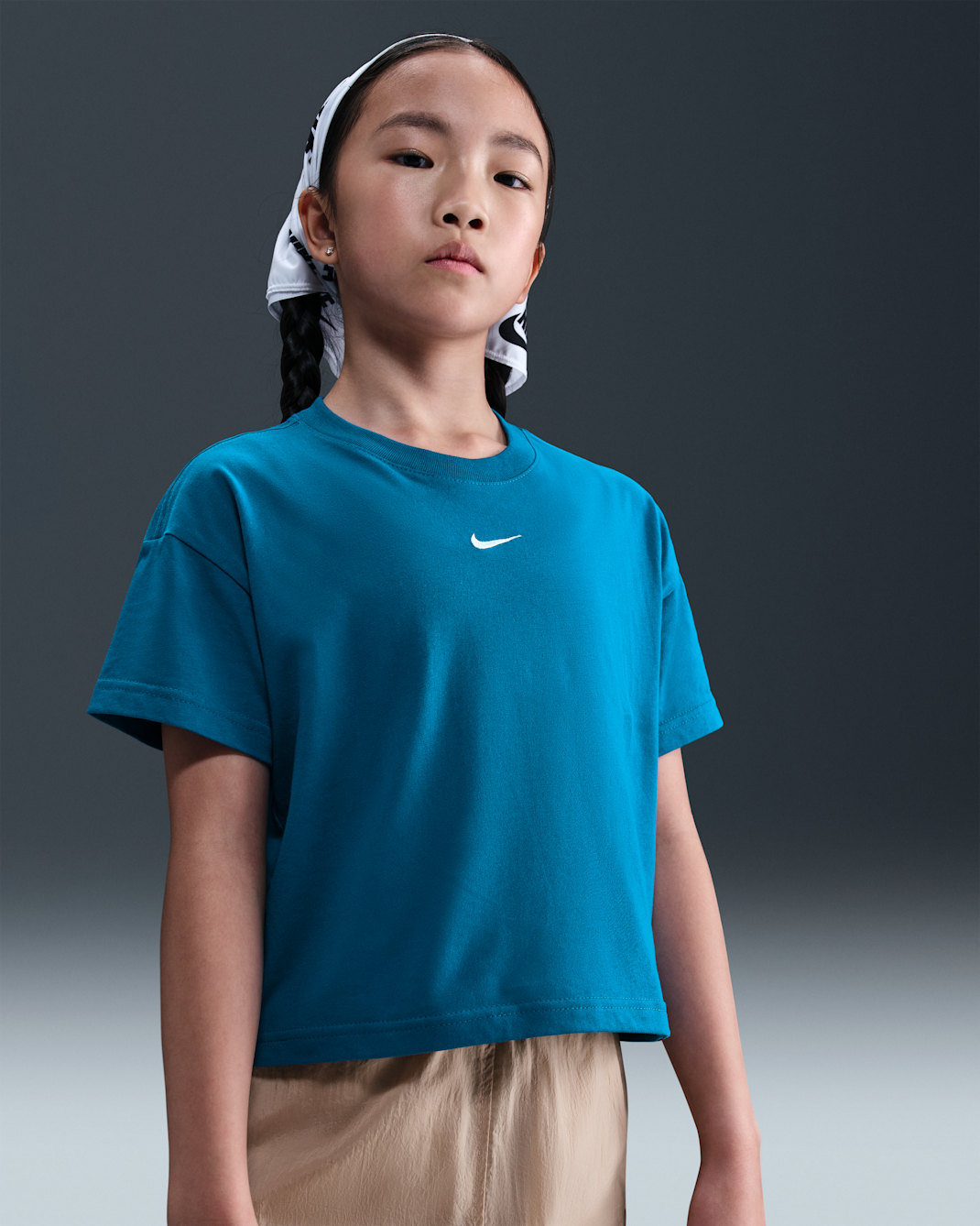 Nike Sportswear Essential Older Kids' (Girls') T-Shirt - Green Abyss