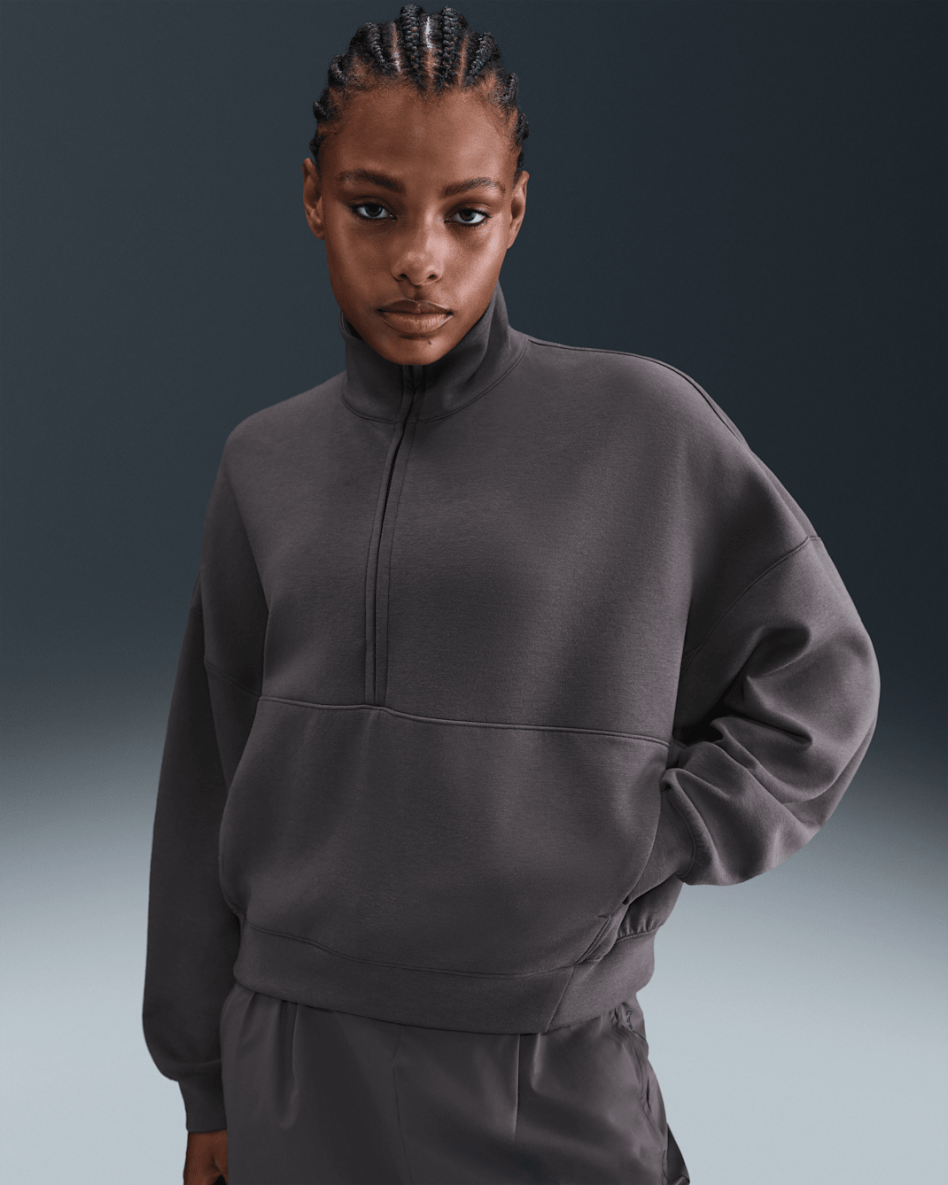 Nike 24.7 ImpossiblySoft Dri-FIT ekstra stor overdel med halv glidelås til dame - Thunder Grey/Dark Shadow