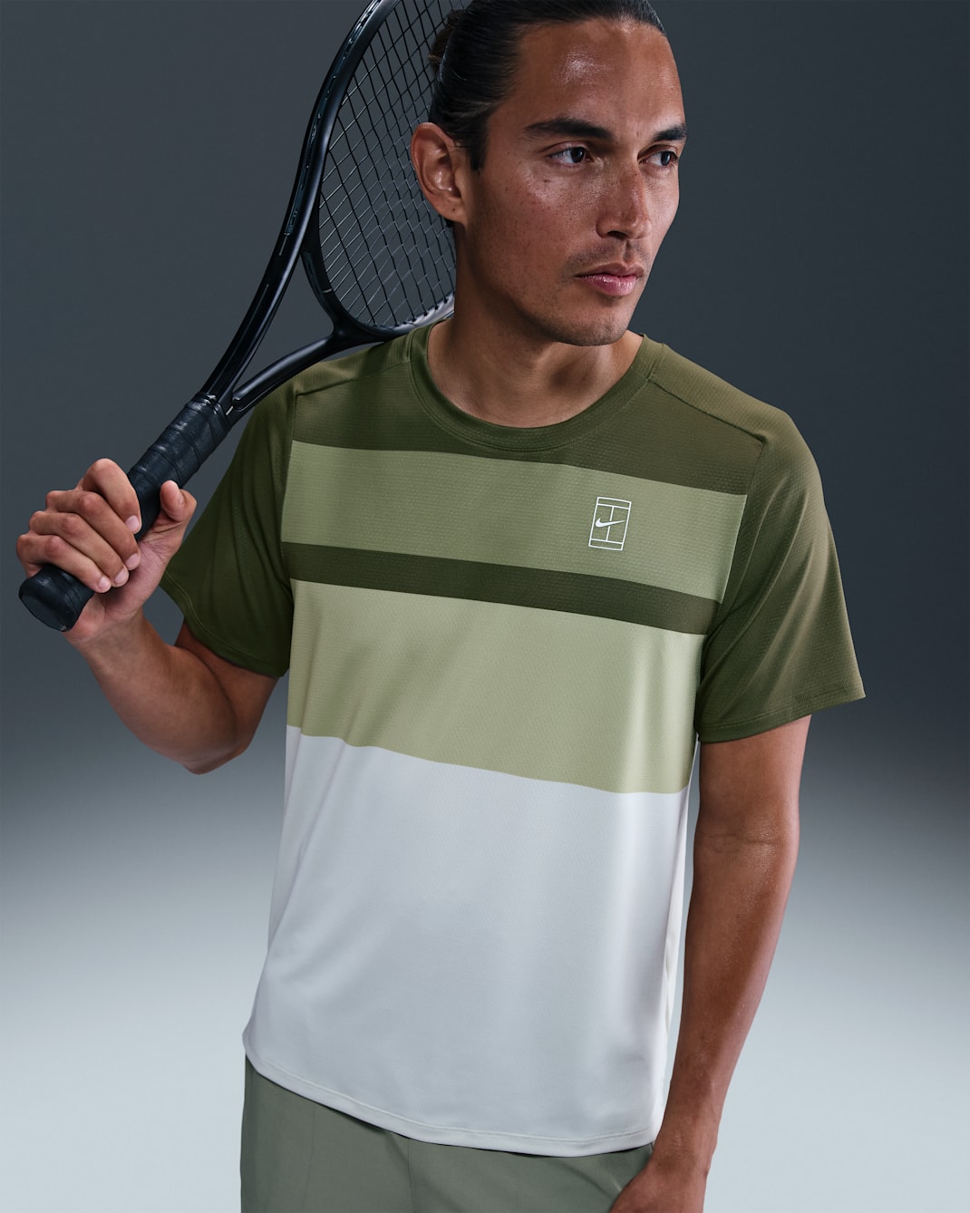 Playera de tenis para hombre NikeCourt Advantage - Oliva medio/Blanco