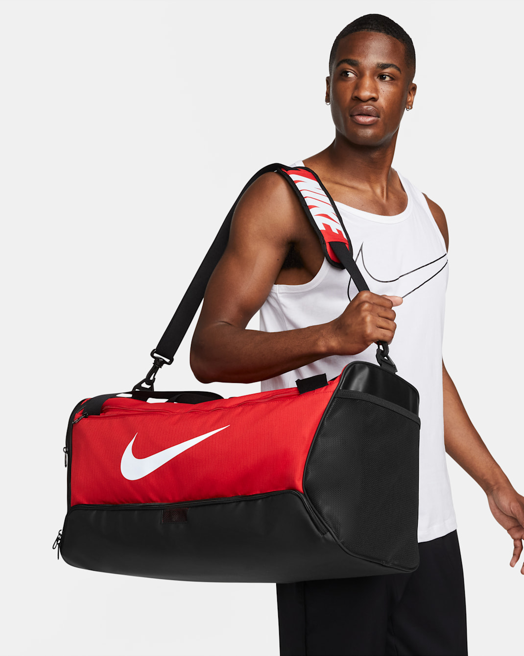 Τσάντα γυμναστηρίου για προπόνηση Nike Brasilia 9.5 (μέγεθος Medium, 60 L) - University Red/Μαύρο/Λευκό