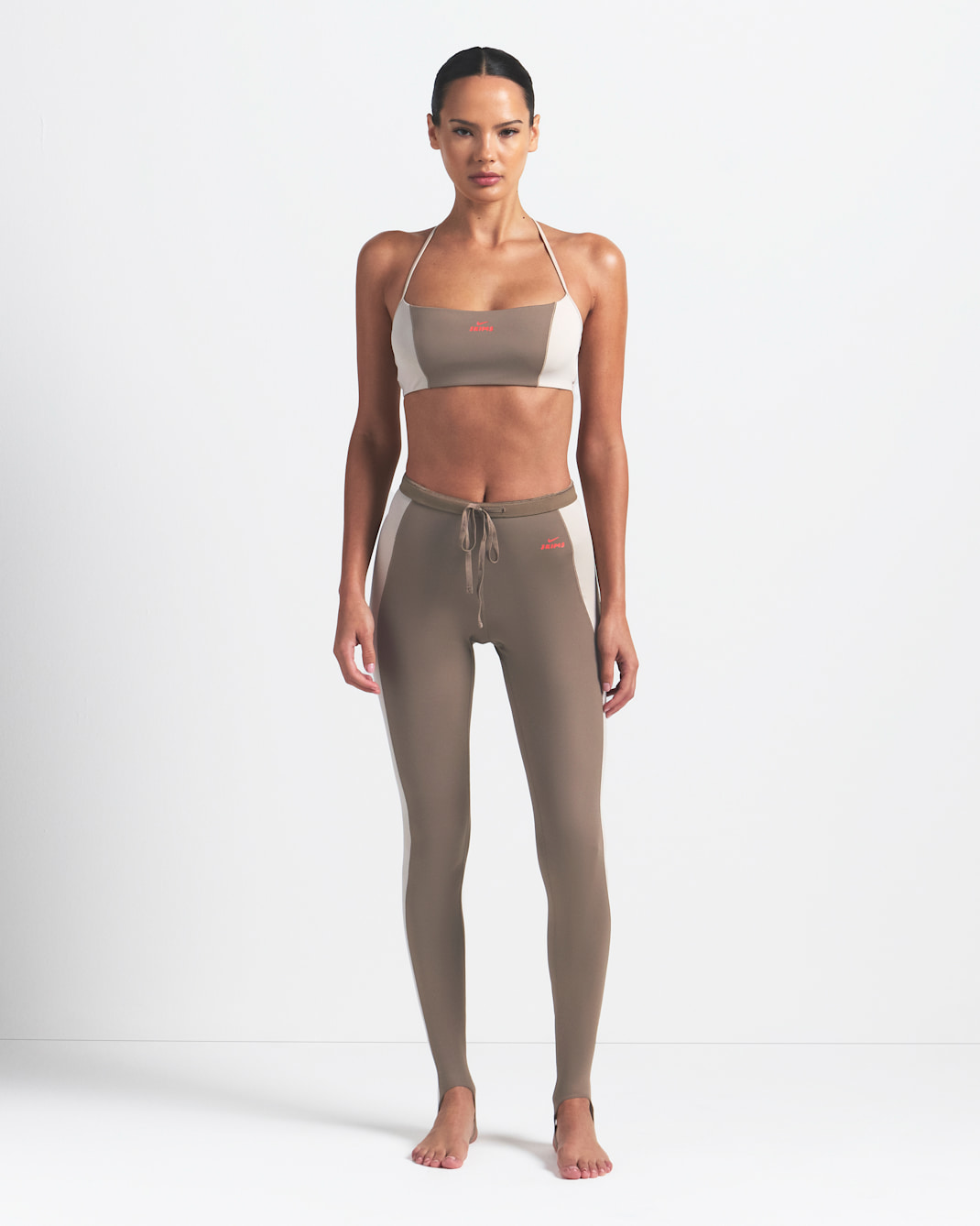 NikeSKIMS Shine Women's High-Waisted 26" Stirrup Leggings with Drawcord - NSKM TRUFFLE/NSKM STONE