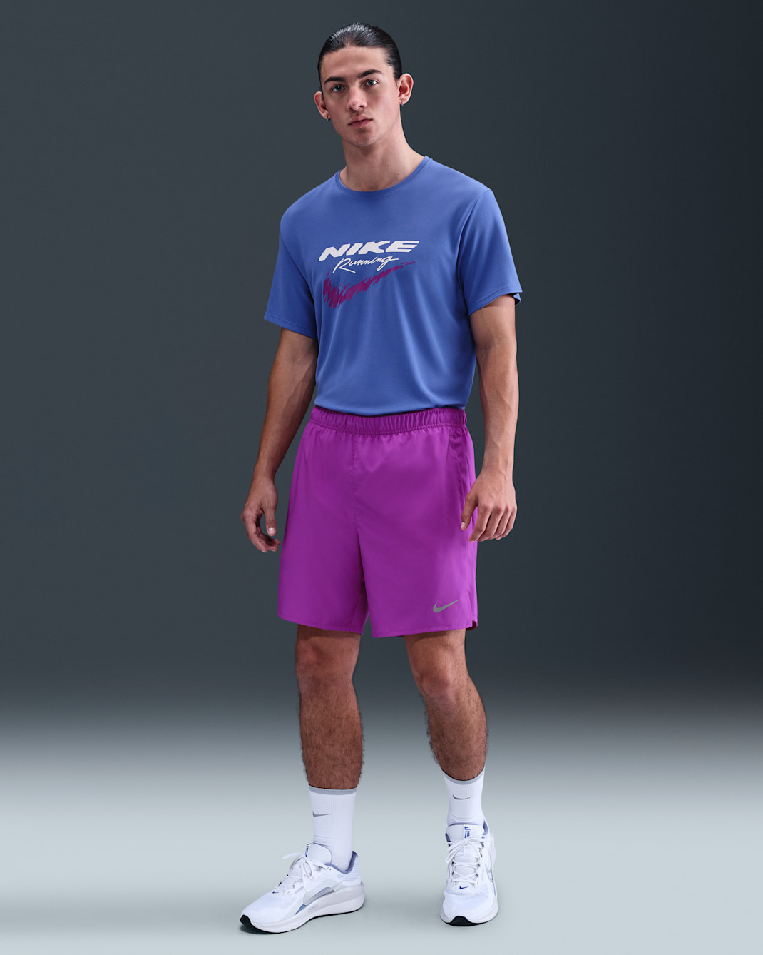 Nike Challenger Dri-FIT 2-in-1 hardloopshorts voor heren (18 cm) - Vivid Purple/Vivid Purple/Zwart