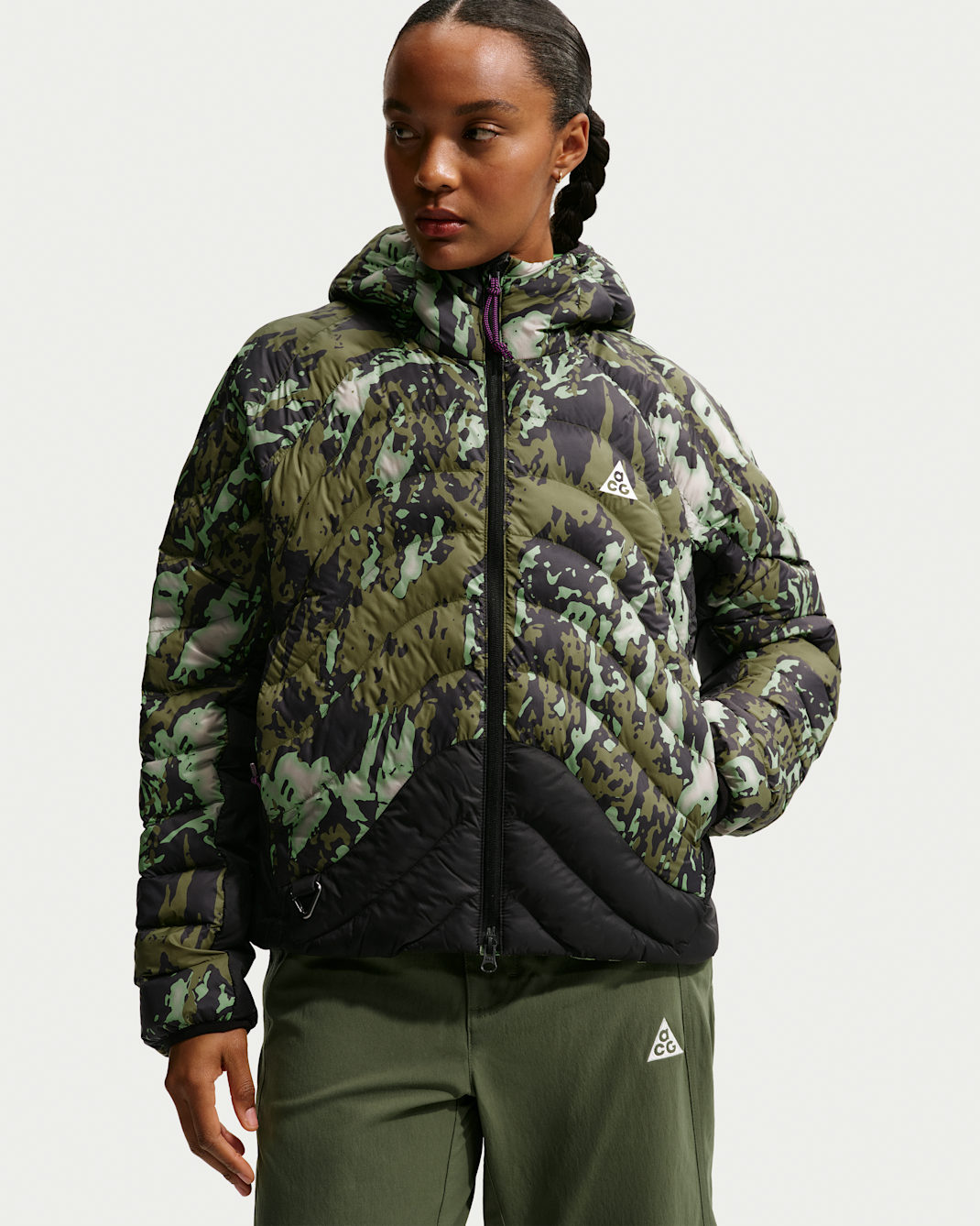 Chamarra Therma-FIT ADV para mujer Nike ACG "Lava Flow" - Gris universitario/Negro/Verde medio/Blanco cumbre