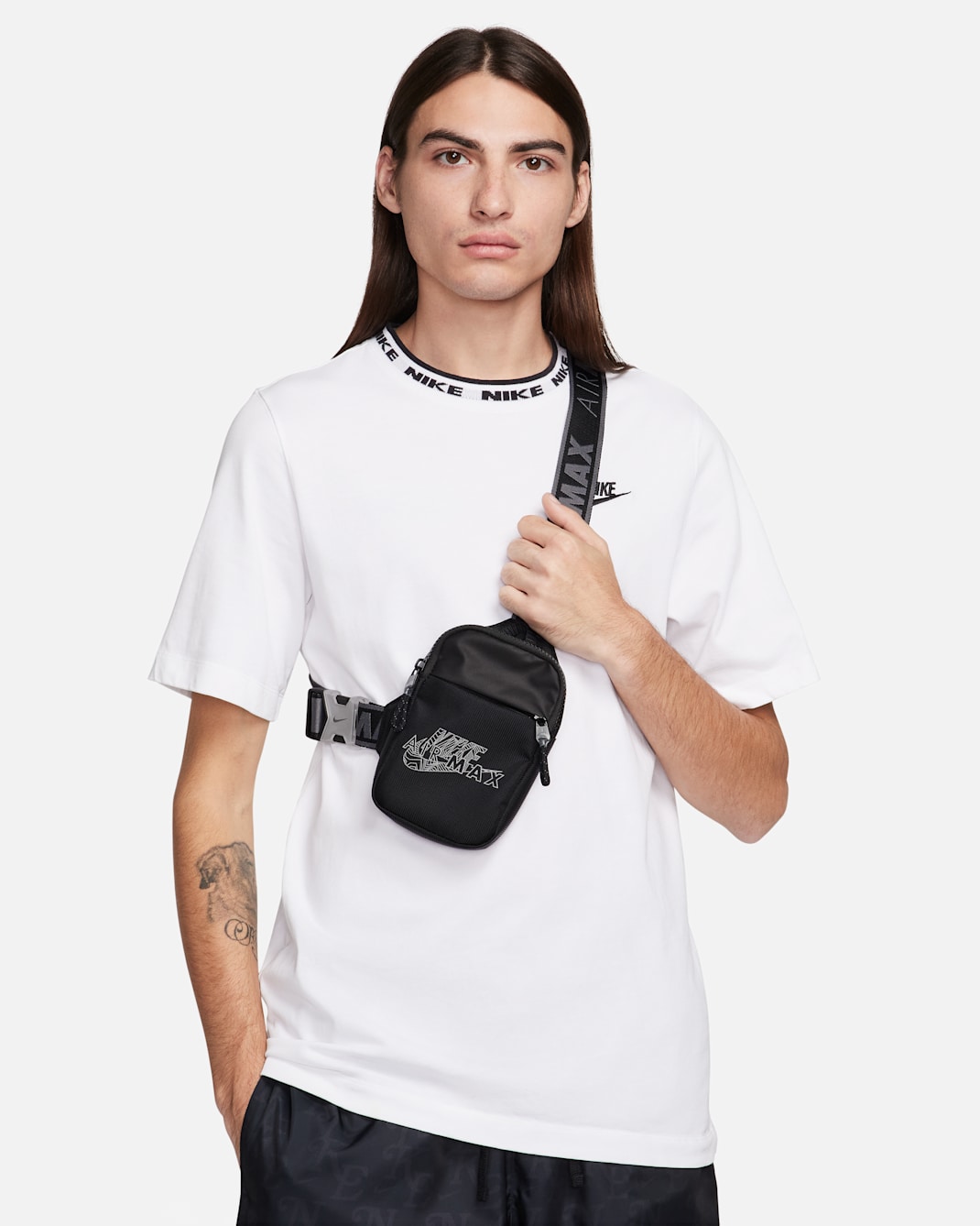 Nike Sportswear Essential Cross-Body Bag (1L) - Black/Black/Reflect Silver