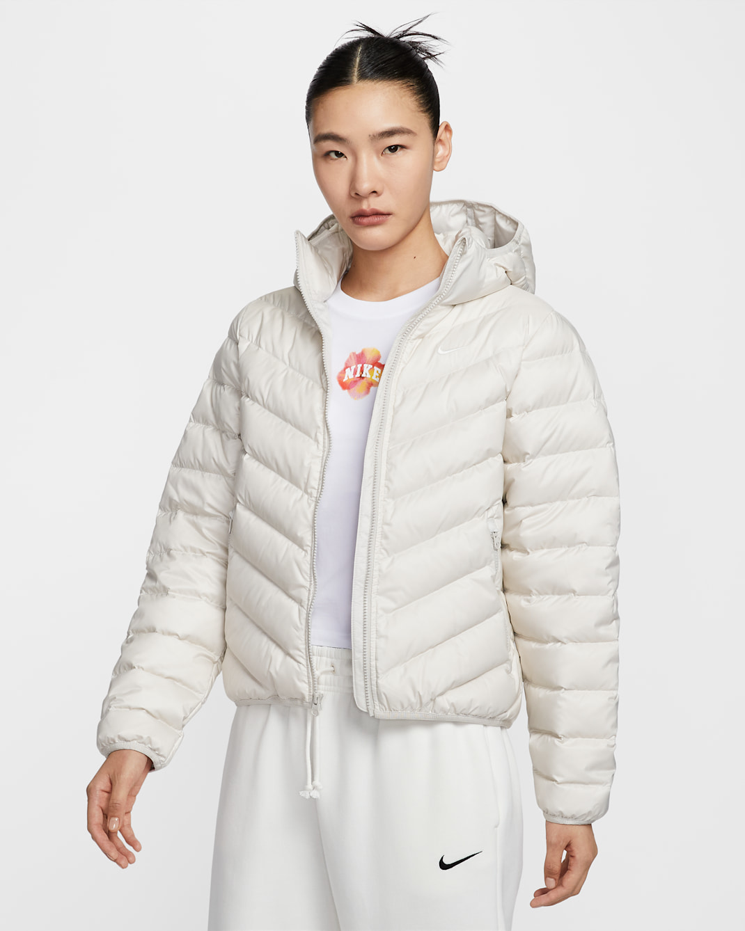 나이키 스포츠웨어 Windpuffer 여성 써마 핏 후드 패딩 - 라이트 본/세일
