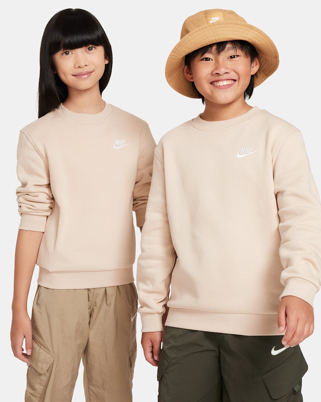 Nike Sportswear Club Fleece Older Kids' Sweatshirt - Sand Drift/White