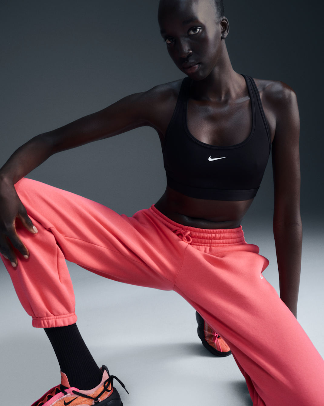 Nike Swoosh Light Support Women's Non-Padded Sports Bra - Black/White