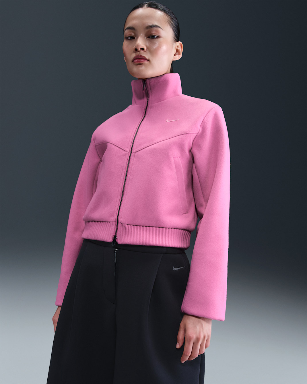 Chamarra entallada para mujer Nike Sportswear Windrunner - Rosa alegre/Rosa resplandor