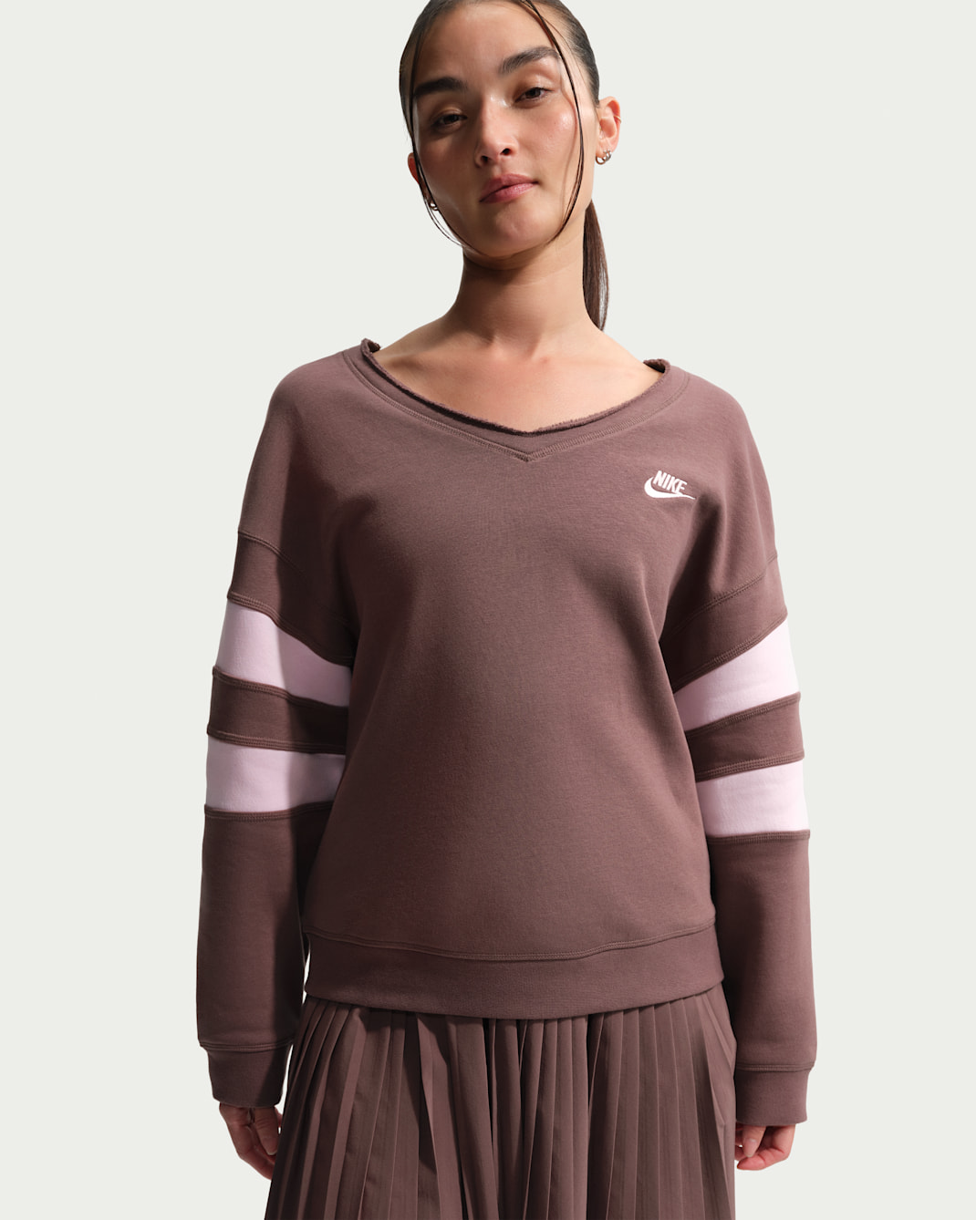 나이키 스포츠웨어 클럽 플리스 여성 오버사이즈 브이넥 스웻셔츠 - 타투/핑크 폼/핑크 폼