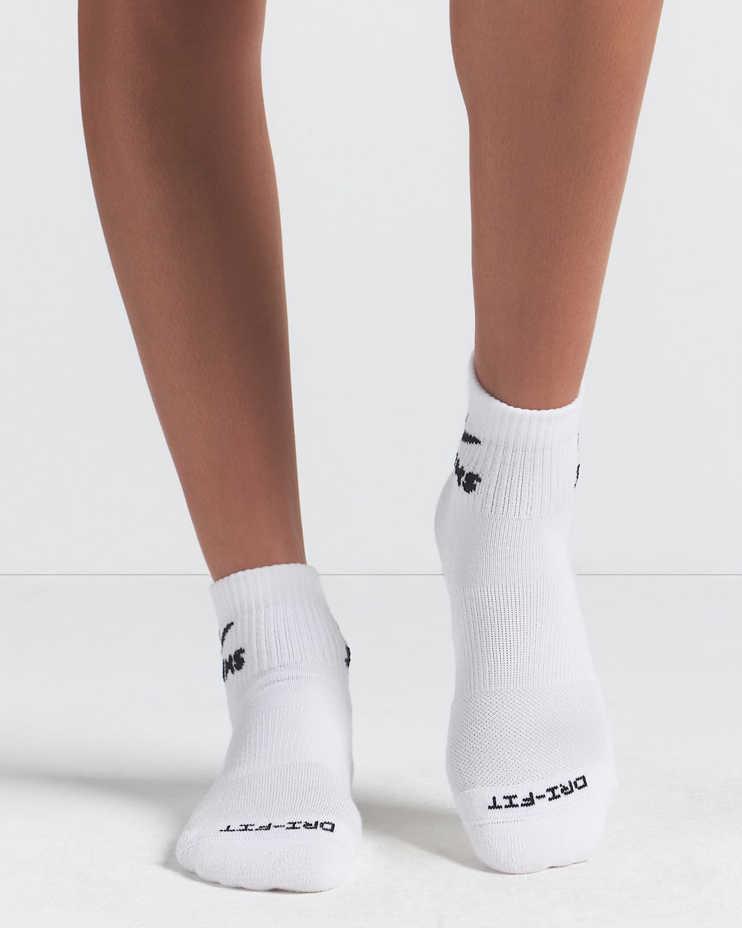 Calcetines cortos NikeSKIMS Dri-FIT para mujer (3 pares) - Multicolor/NSKM SNOW/NSKM OBSIDIAN