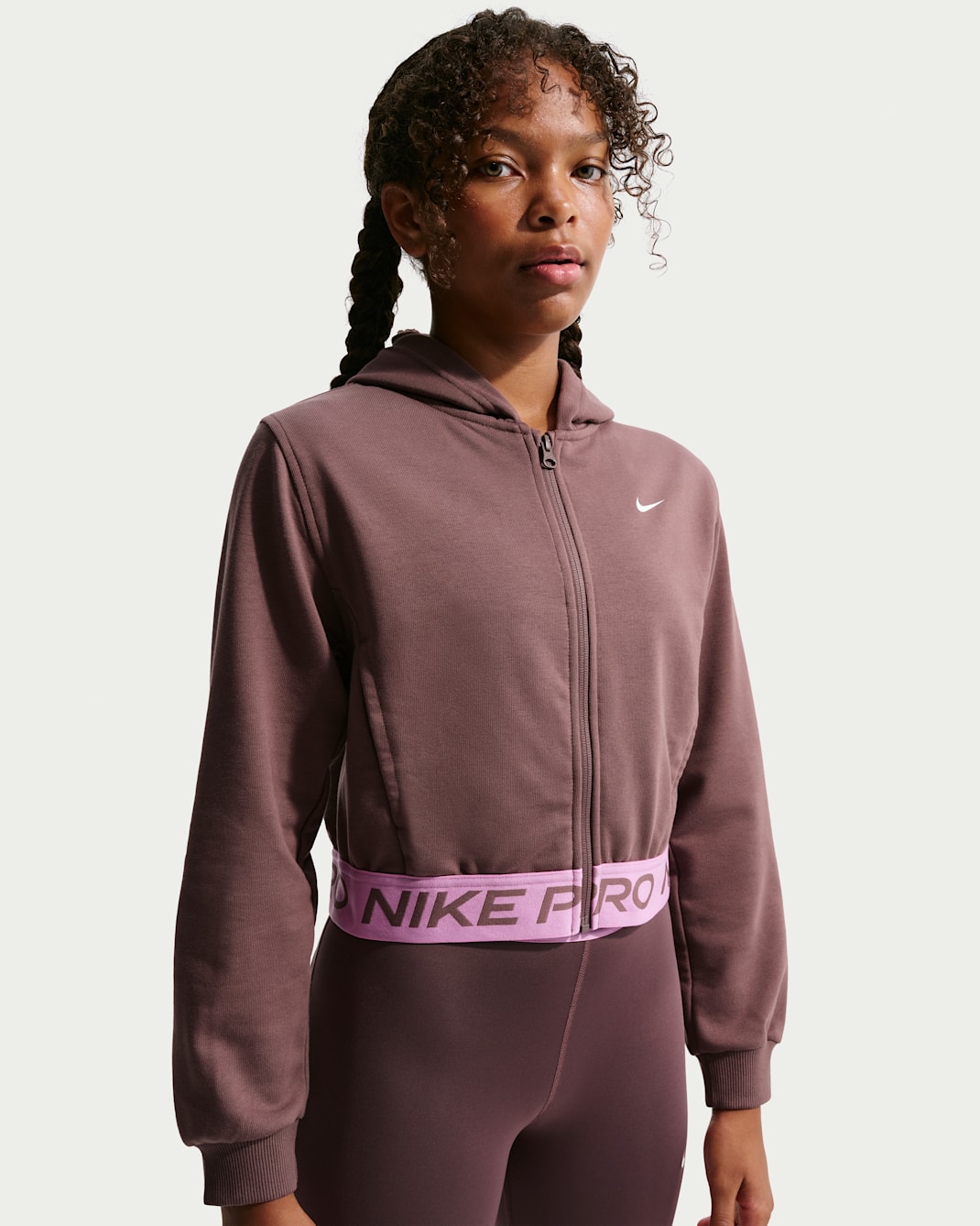 Sudadera con gorro Dri-FIT de cierre completo para niña talla grande Nike Pro Fleece - Tatuaje/Tatuaje/Magenta claro/Blanco