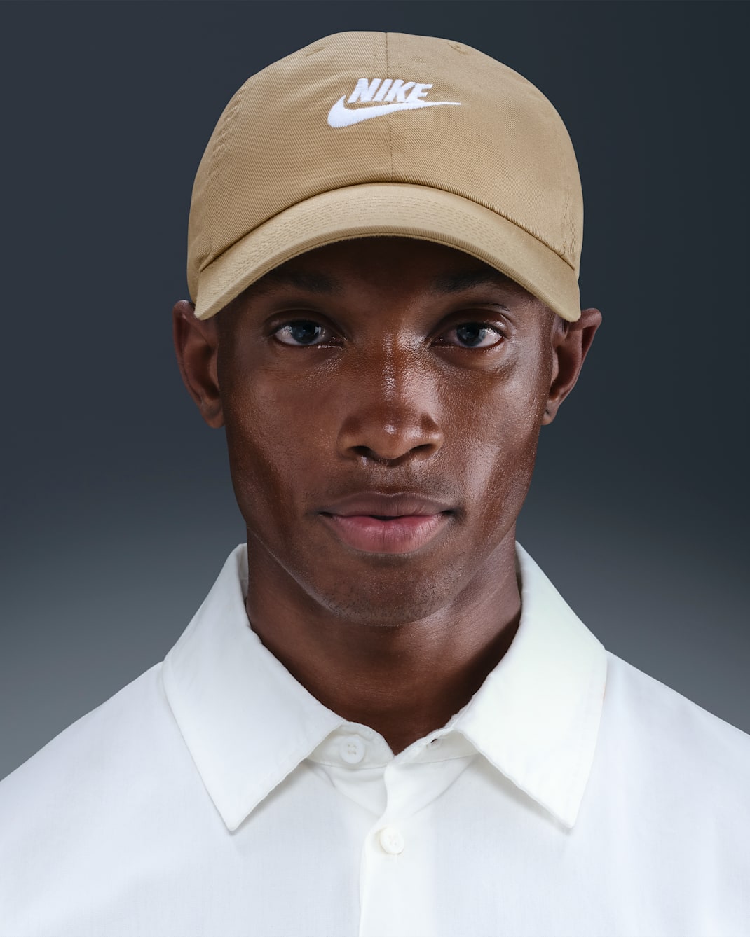Cappello Nike Club Unstructured Futura Wash - Parachute Beige/Bianco