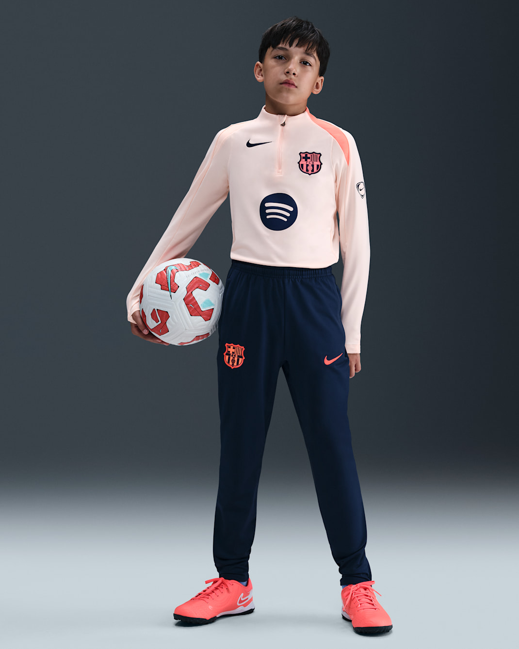 3e pantalon de foot en maille Nike Dri-FIT Total 90 FC Barcelona Strike pour ado - Midnight Navy/Bright Mango/Bright Mango