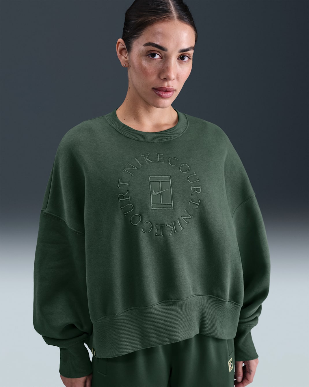 Sudadera de cuello redondo extraoversized para mujer Nike Court Heritage Phoenix Fleece - Abeto/Bonsái cósmico