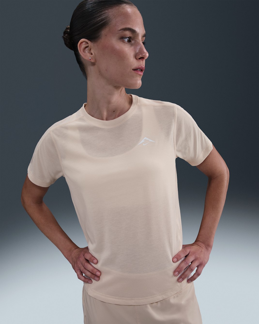 Nike Trail Dri-FIT kortermet løpeoverdel til dame - Pearl White/Summit White