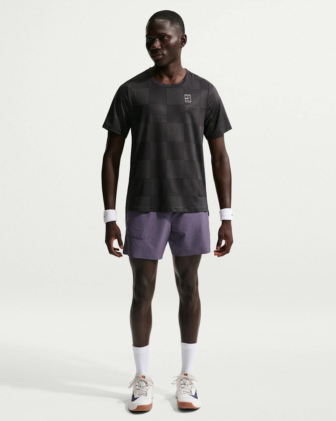 NikeCourt Advantage Dri-FIT Tennisshorts (Herren, ca. 15,5 cm) - Dark Raisin/Weiß