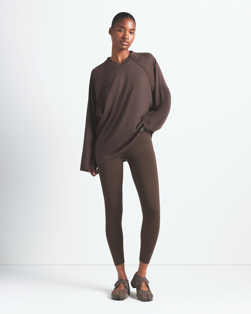 NikeSKIMS Airy Women's Oversized V-Neck Long-Sleeve Top - NSKM DARK SEPIA