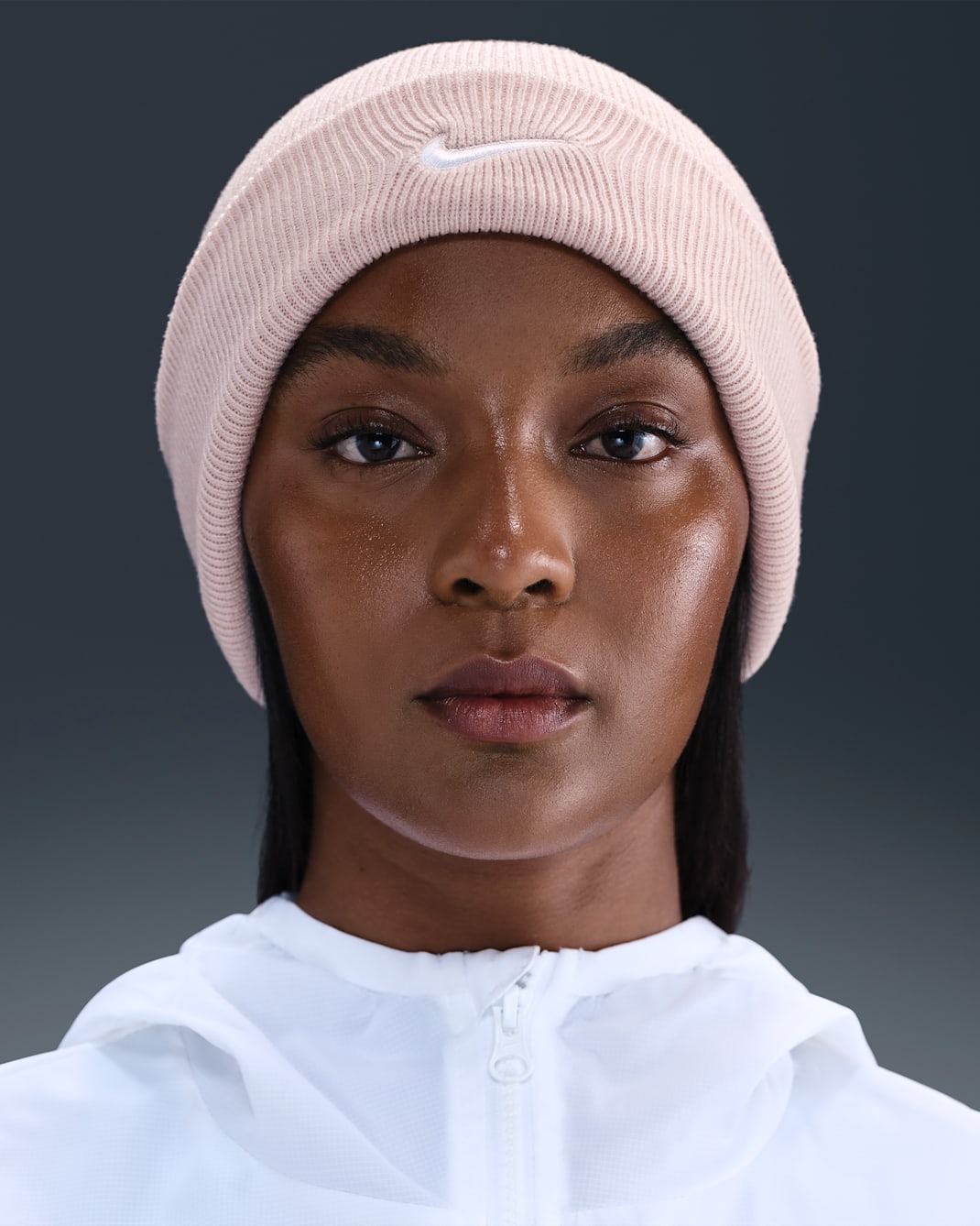 Gorro Swoosh Nike Peak - Rojo sedimento/Blanco