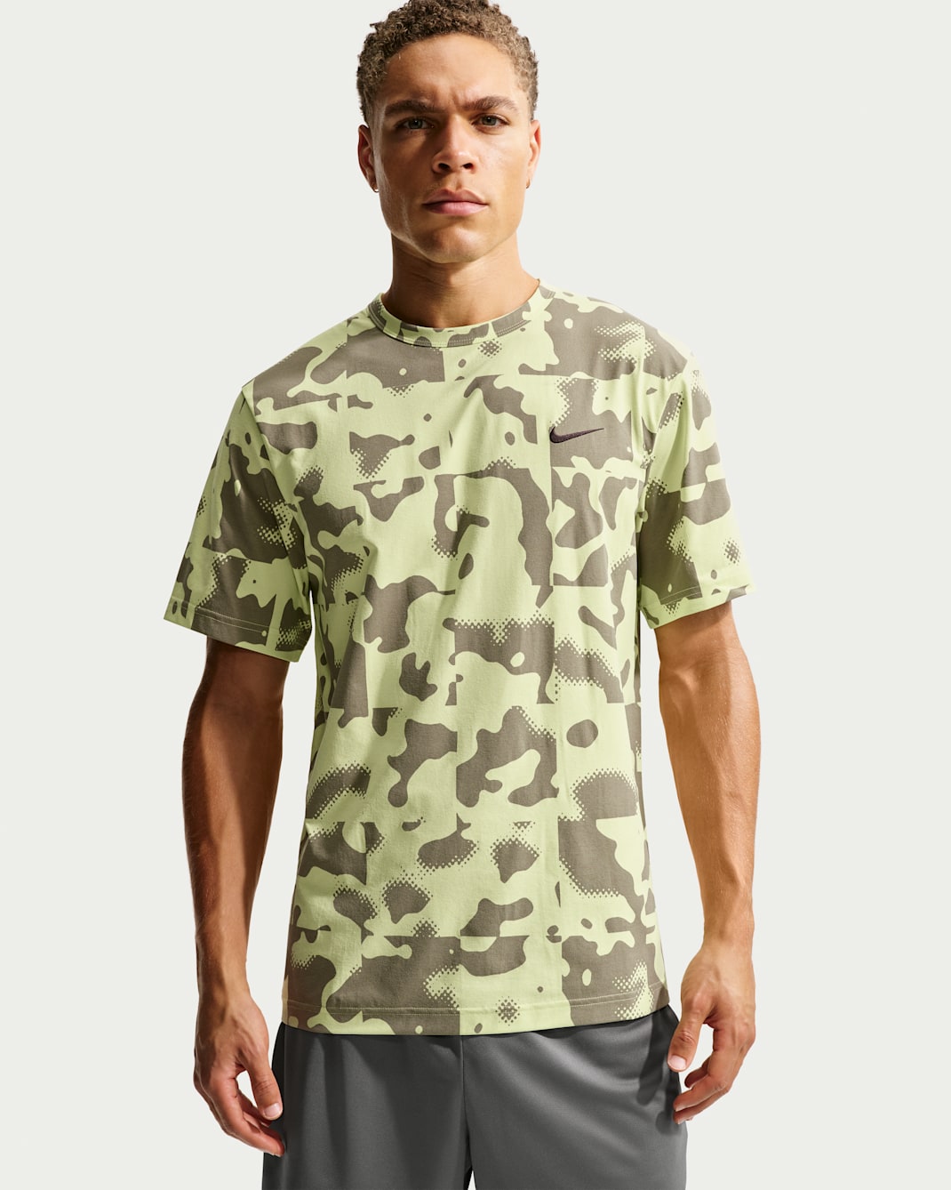 T-shirt da training Dri-FIT UV Nike Hyverse – Uomo - Light Liquid Lime/Light Army/Nero