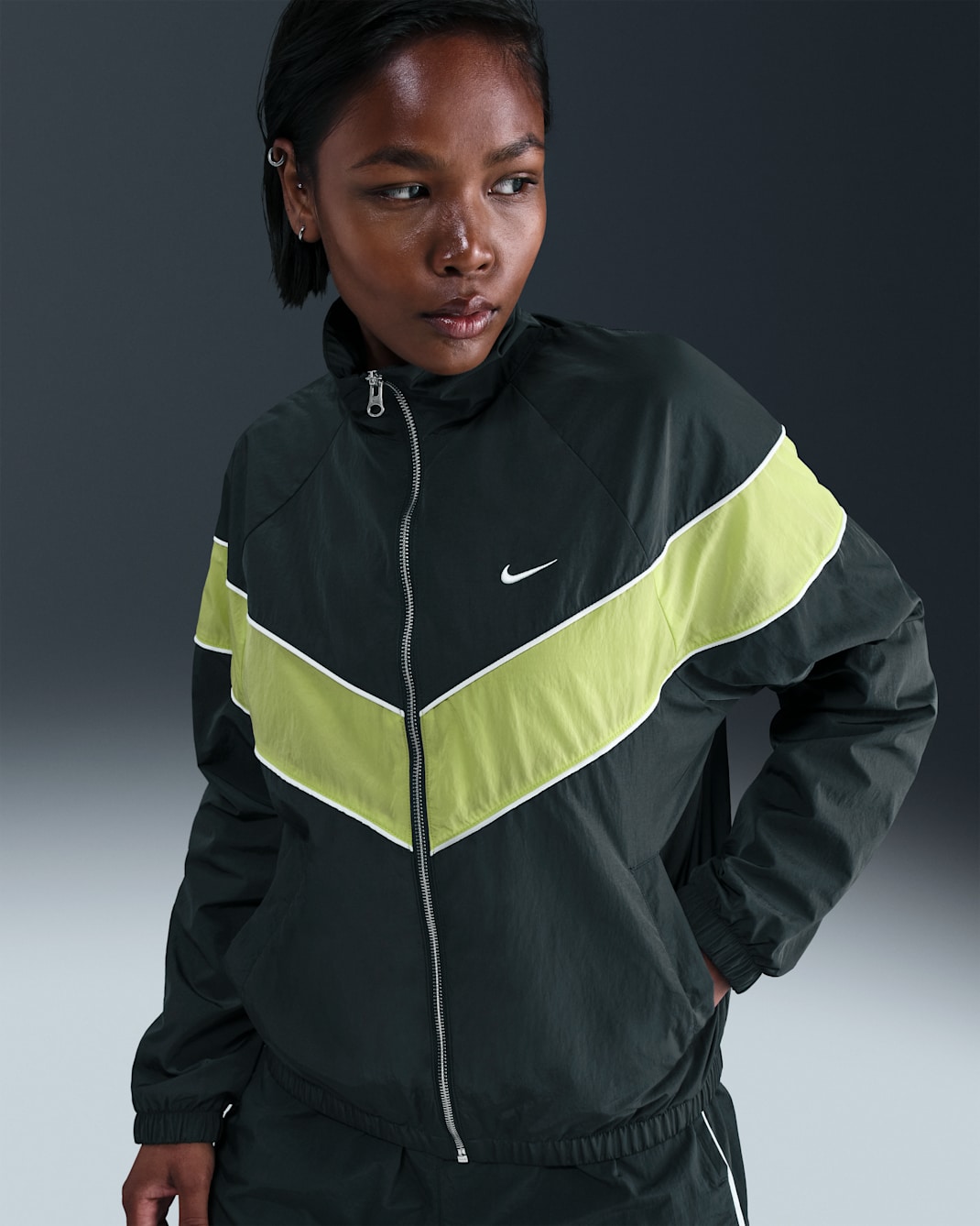 Veste à zip tissée ample UV Nike Windrunner pour femme - Seaweed/Sail/Cyber/Sail
