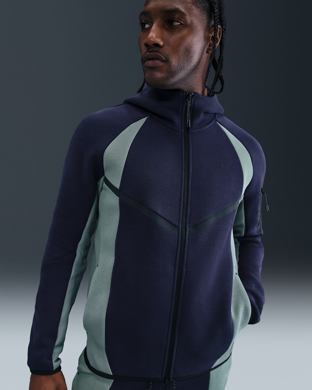Chamarra Windrunner para hombre con tecnología Nike Tech de tejido Fleece con cierre completo y bloques de color - Obsidiana/Verde arcilla/Negro