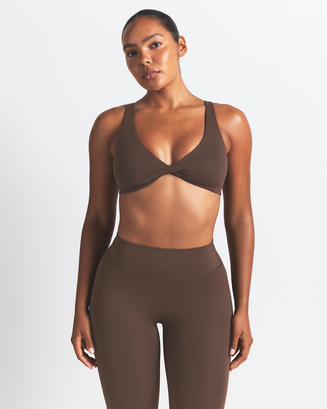 NikeSKIMS Matte Women's Twist-Front Bra - NSKM DARK SEPIA/NSKM DARK SEPIA/NSKM DARK SEPIA