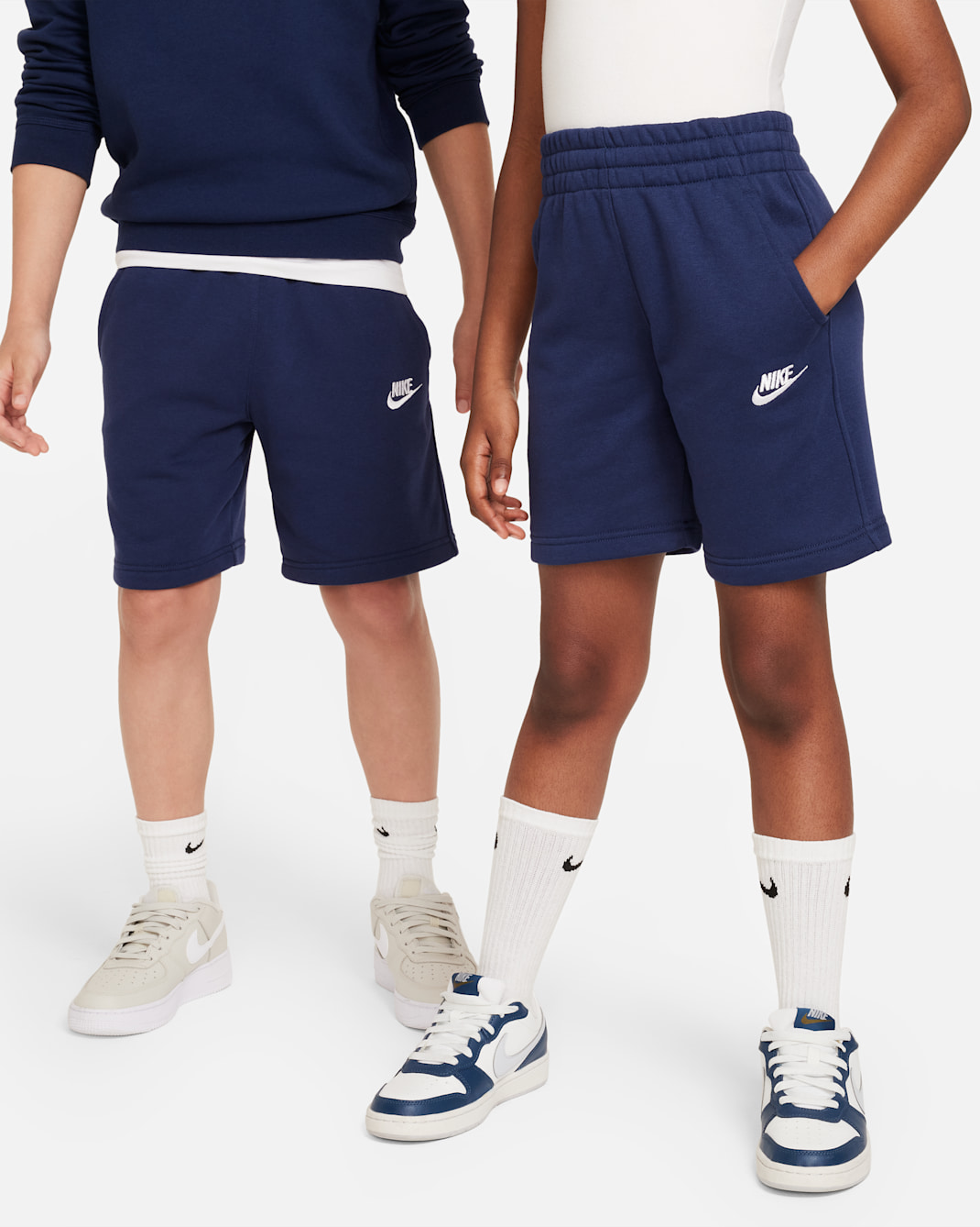 Shorts de French Terry para niños talla grande Nike Sportswear Club Fleece - Azul marino medianoche/Blanco