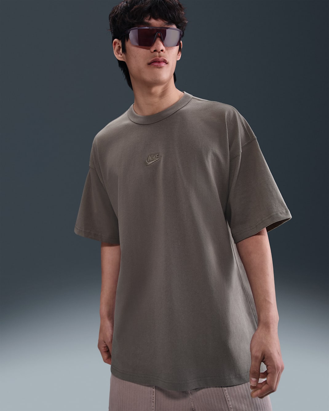 ナイキ スポーツウェア プレミアム エッセンシャル メンズ オーバーサイズド Tシャツ - ケイブストーン