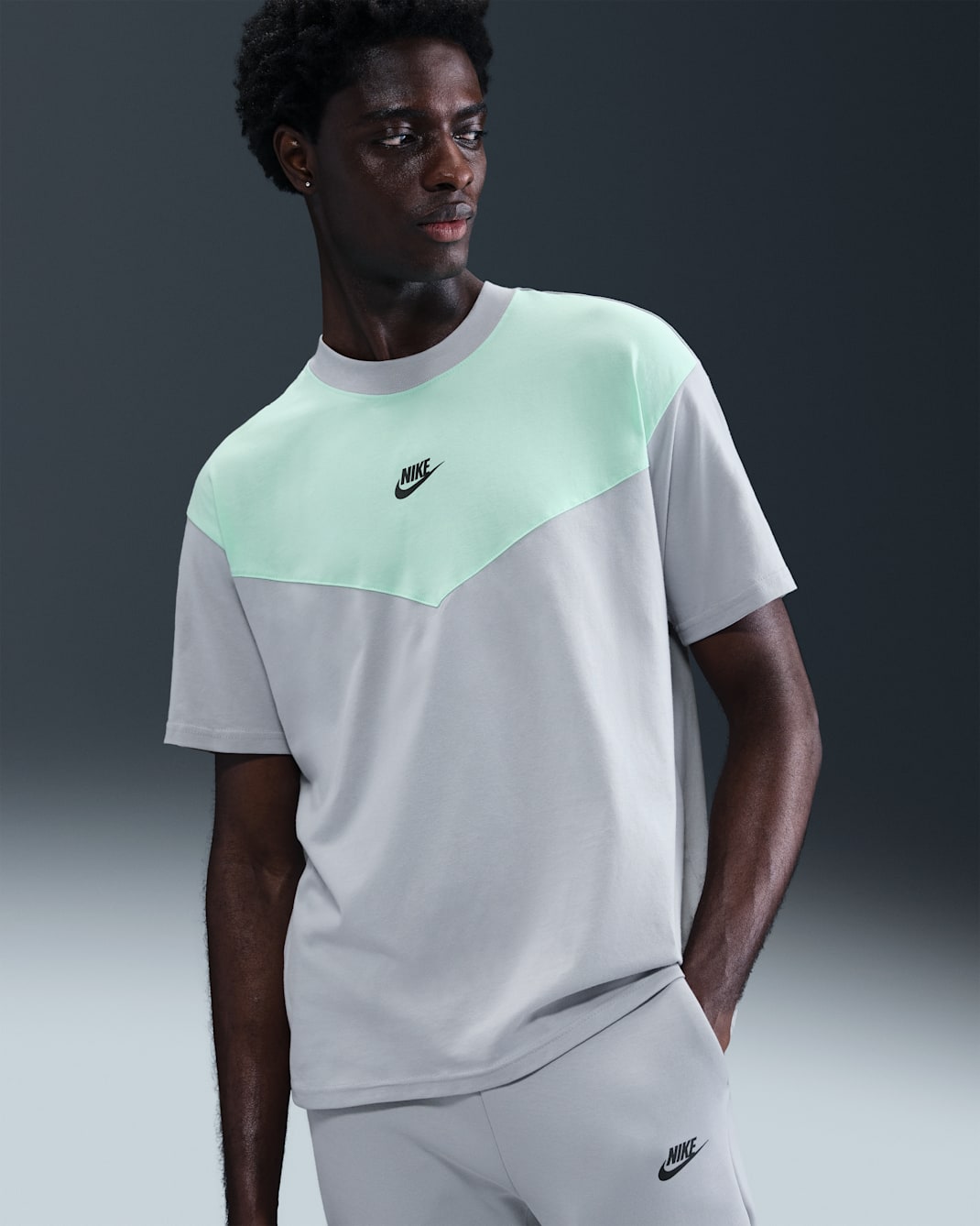 Nike Sportswear T-Shirt (Herren) - Wolf Grey/Mint Foam/Schwarz