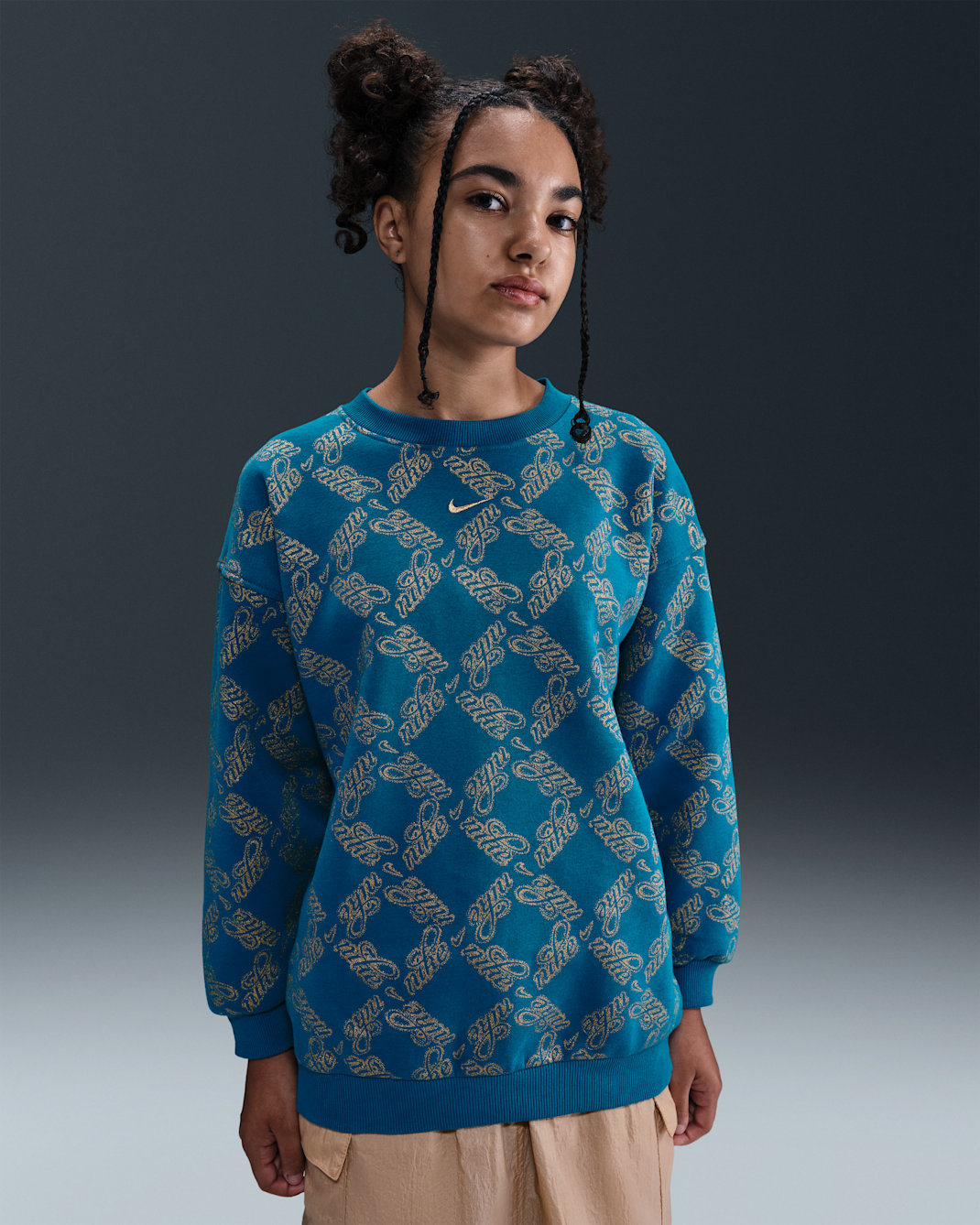 Nike Sportswear Club Fleece Big Kids' (Girls') Oversized Printed Crewneck Sweatshirt - Green Abyss/Metallic Gold