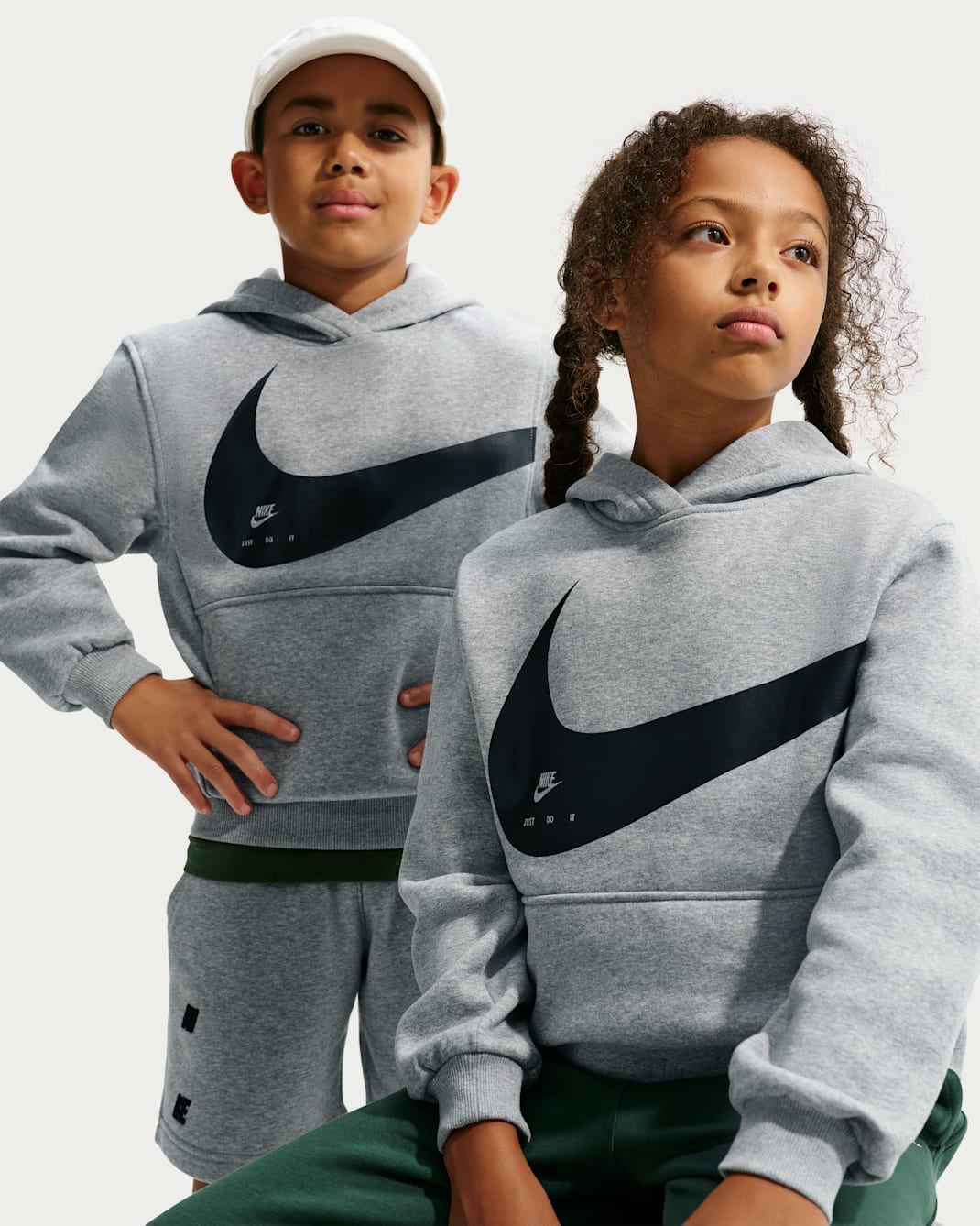 Nike Sportswear Club Older Kids' Hoodie - Dark Grey Heather/Black