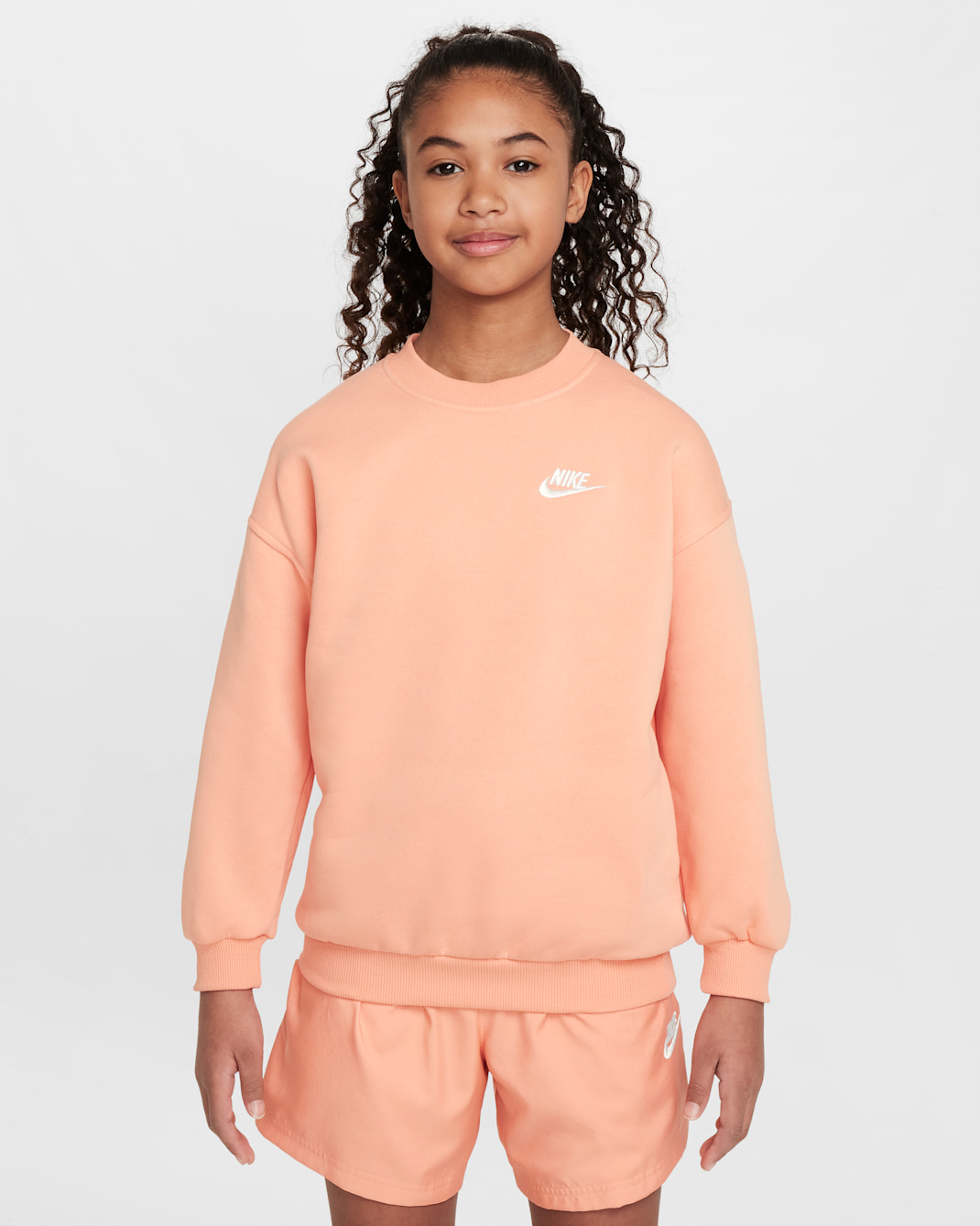 Nike Sportswear Club Fleece Older Kids' Oversized Sweatshirt - Apricot Agate/White