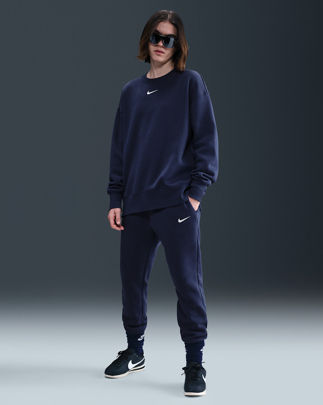 Dámské tepláky Nike Sportswear Phoenix Fleece se středně vysokým pasem - Midnight Navy/Sail