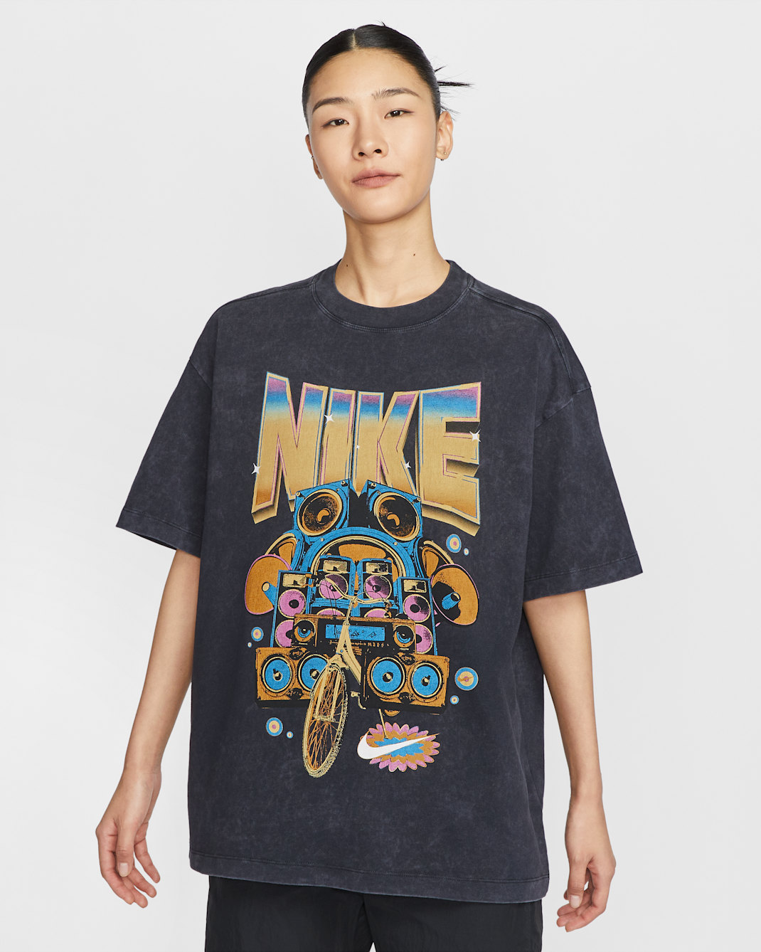 เสื้อยืดแขนสั้นขนาดโอเวอร์ไซส์ผู้หญิง Nike Sportswear - ดำ