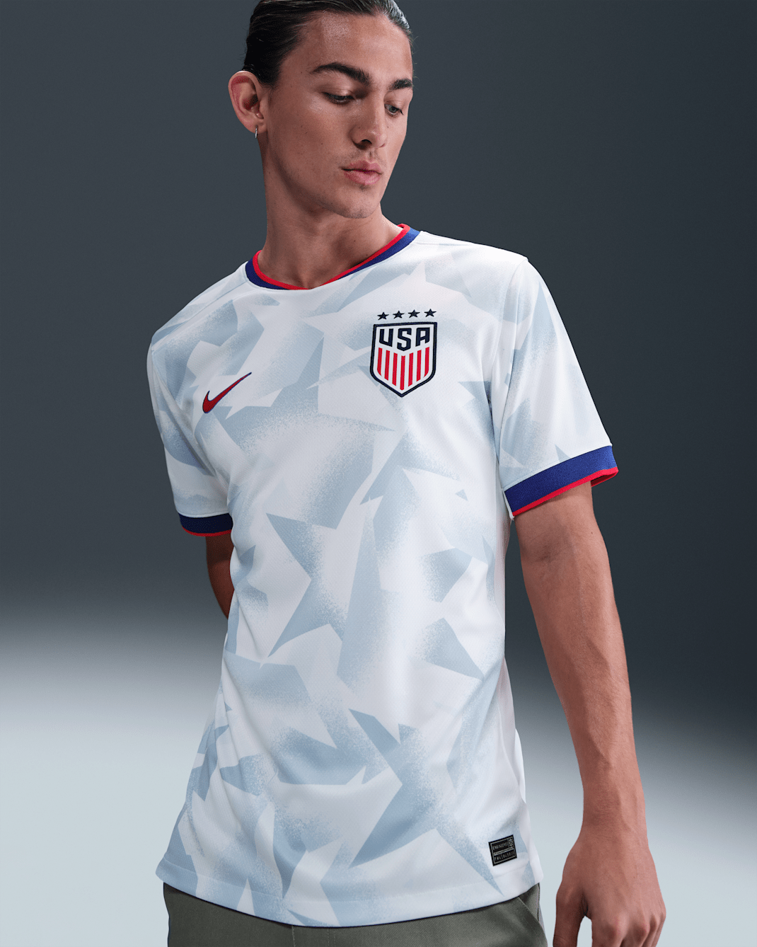 Jersey de fútbol Nike Dri-FIT Replica para hombre USWNT local 2025 Stadium (equipo femenino) - Blanco/Azul enérgico/Rojo reto/Rojo reto