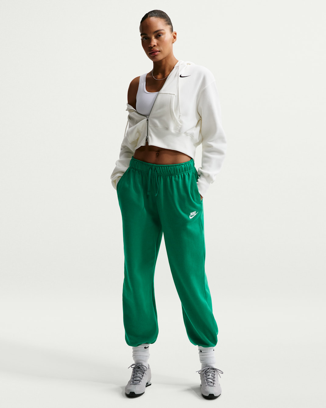 Nike Sportswear Club Fleece Women's Mid-Rise Oversized Sweatpants - Malachite/White