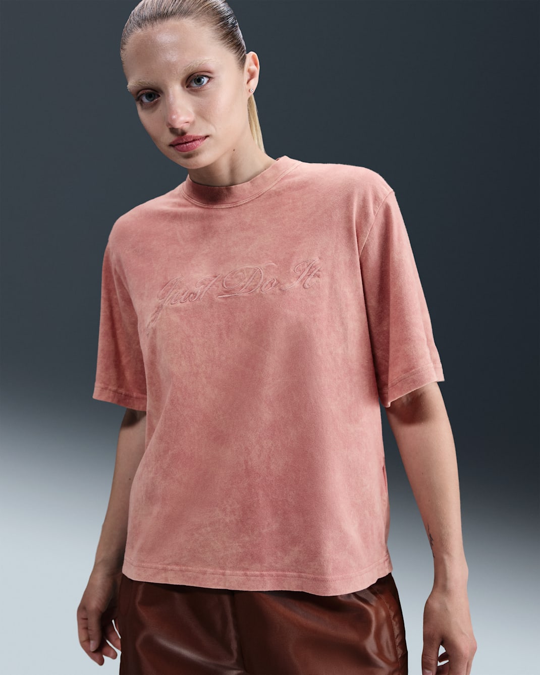 ナイキ スポーツウェア ウィメンズ Tシャツ - キャニオンピンク/レブスターダスト