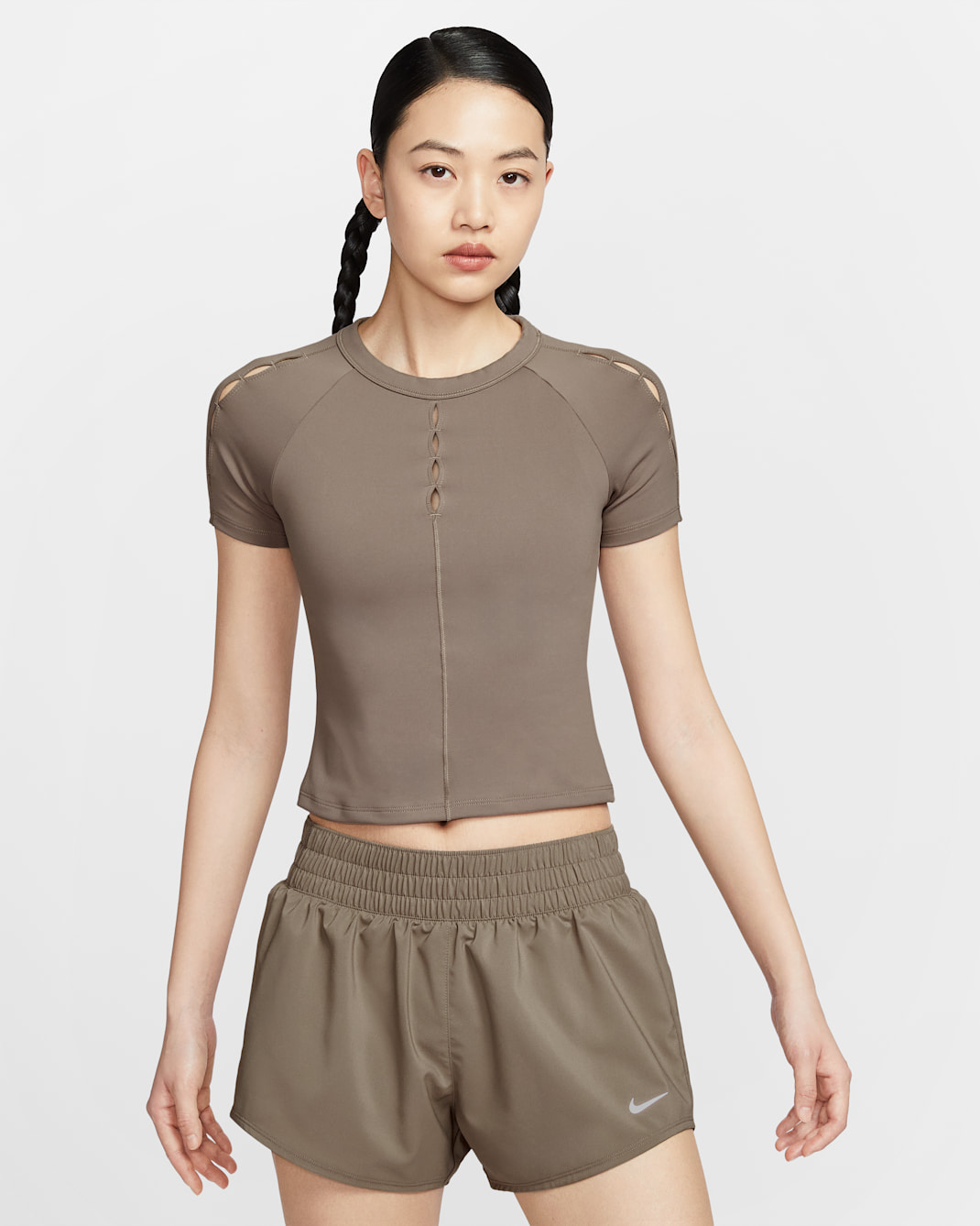 เสื้อแขนสั้นเอวลอยผู้หญิง Dri-FIT Nike One Fitted - Mink Brown/ดำ