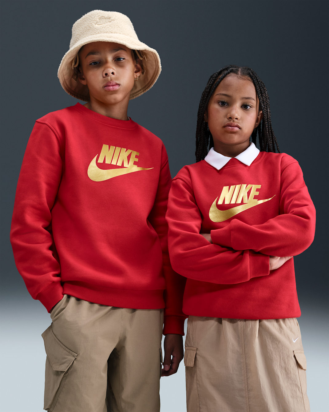 Nike Sportswear Club Fleece Older Kids' Crew-Neck Sweatshirt - University Red/Metallic Gold
