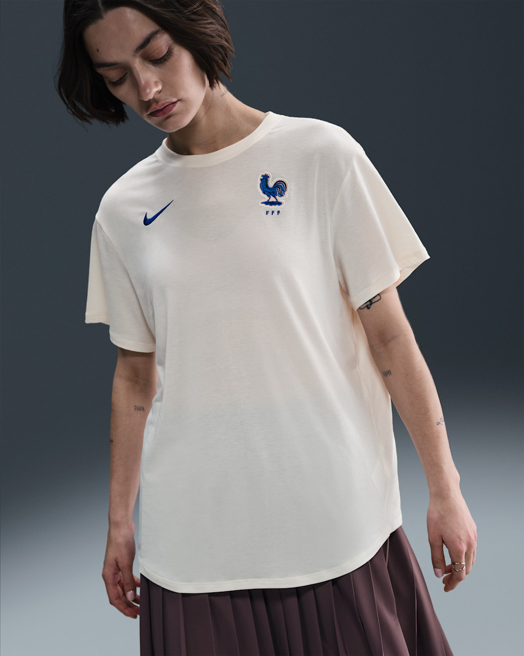 FFF Relaxed Women's Nike One Dri-FIT Football Short-Sleeve Top - Pale Ivory/Washed Coral/Bright Blue