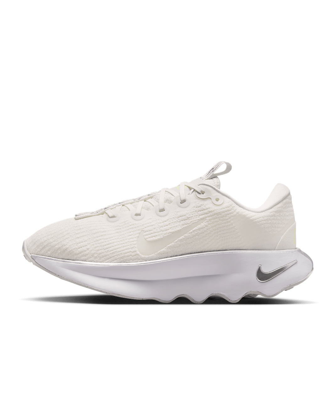 รองเท้าเดินผู้หญิง Nike Motiva - Summit White/ขาว/Metallic Silver/Summit White