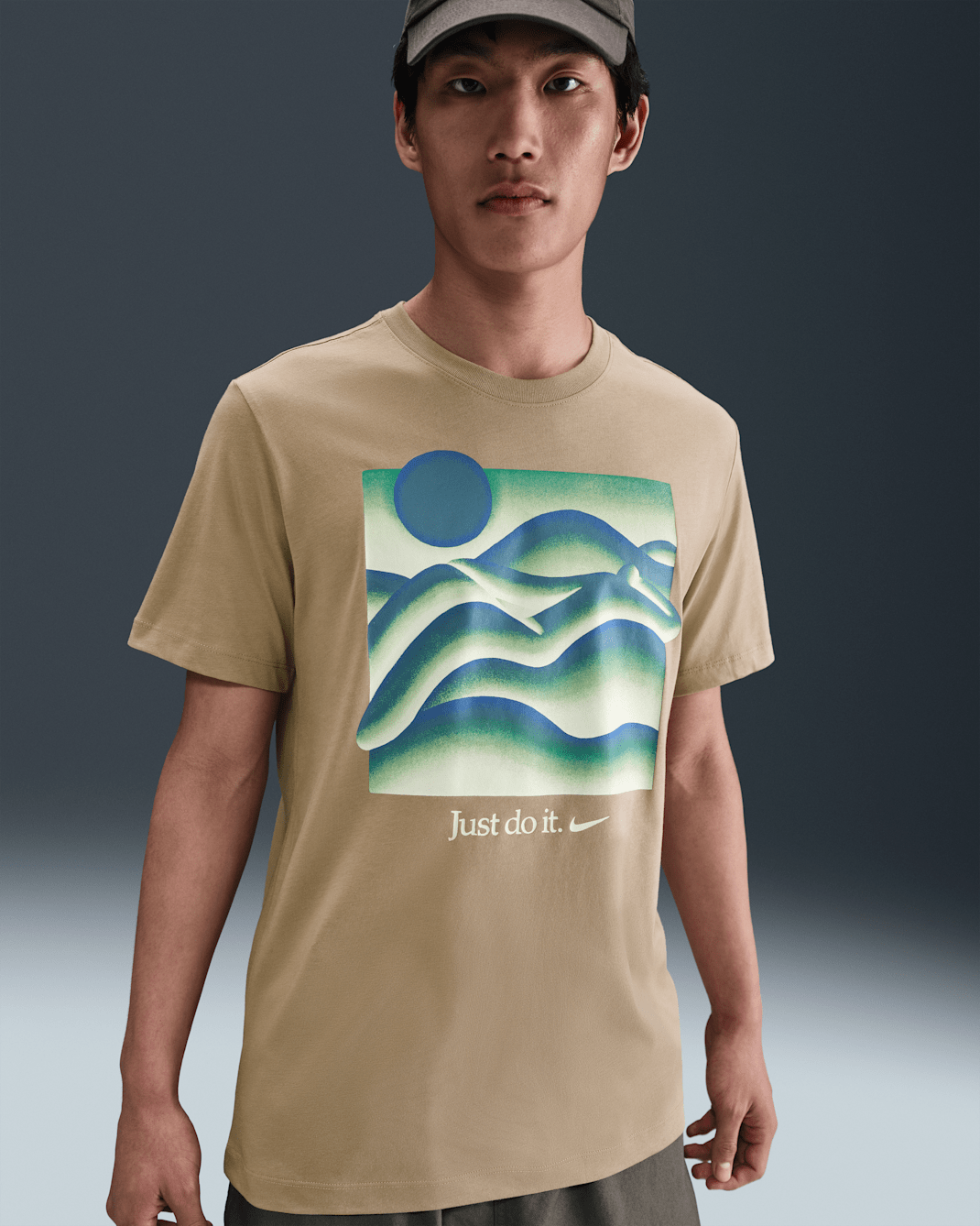 ナイキ スポーツウェア Tシャツ - パラシュートベージュ