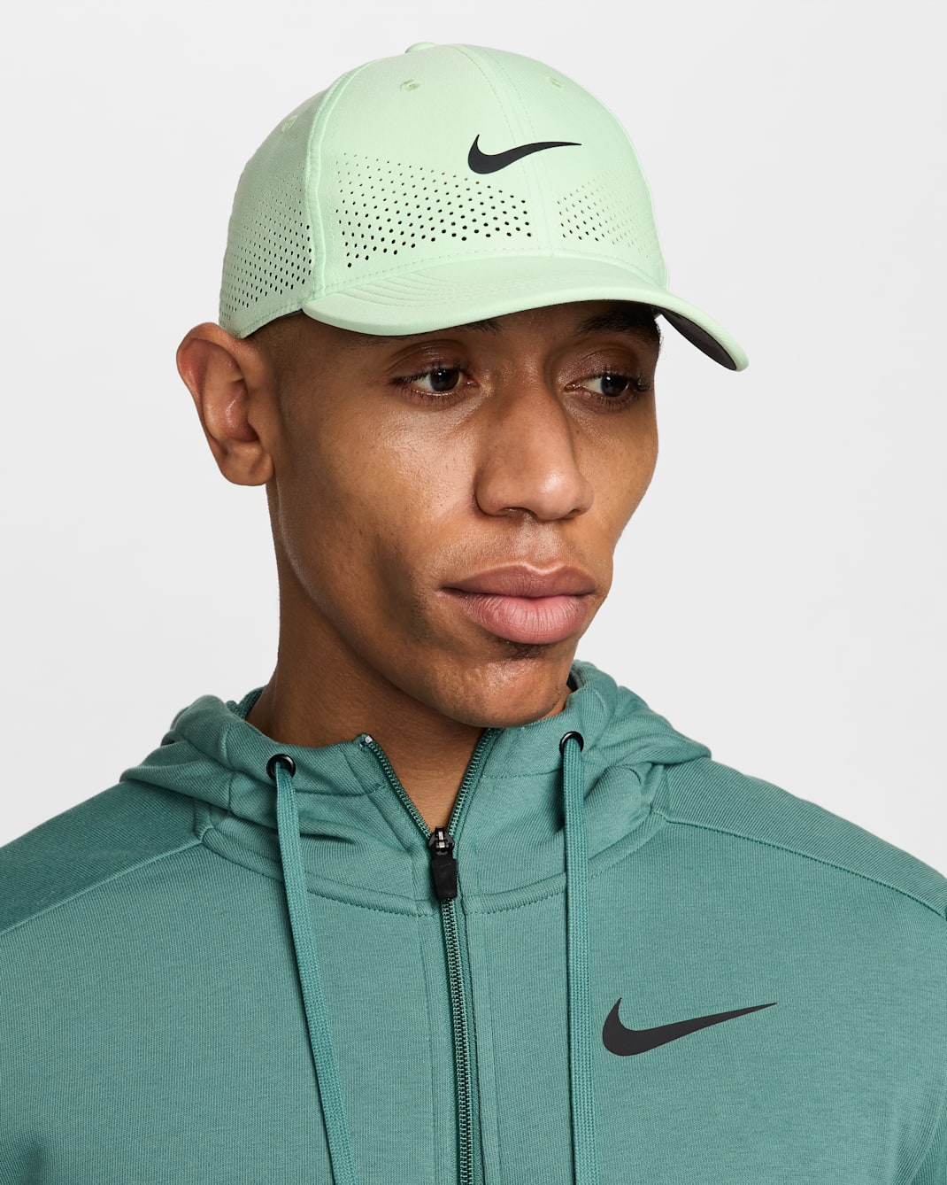 หมวกแก๊ป Swoosh มีโครง Nike Dri-FIT ADV Club - Vapor Green/ดำ