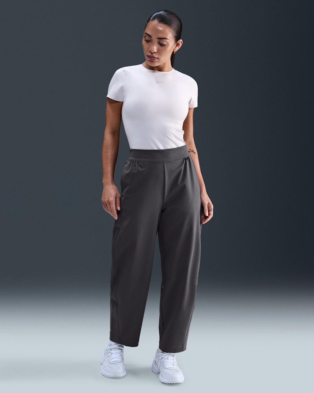 Pantaloni a palloncino loose fit a vita alta Dri-FIT Nike 24.7 PerfectStretch – Donna - Thunder Grey/Dark Shadow