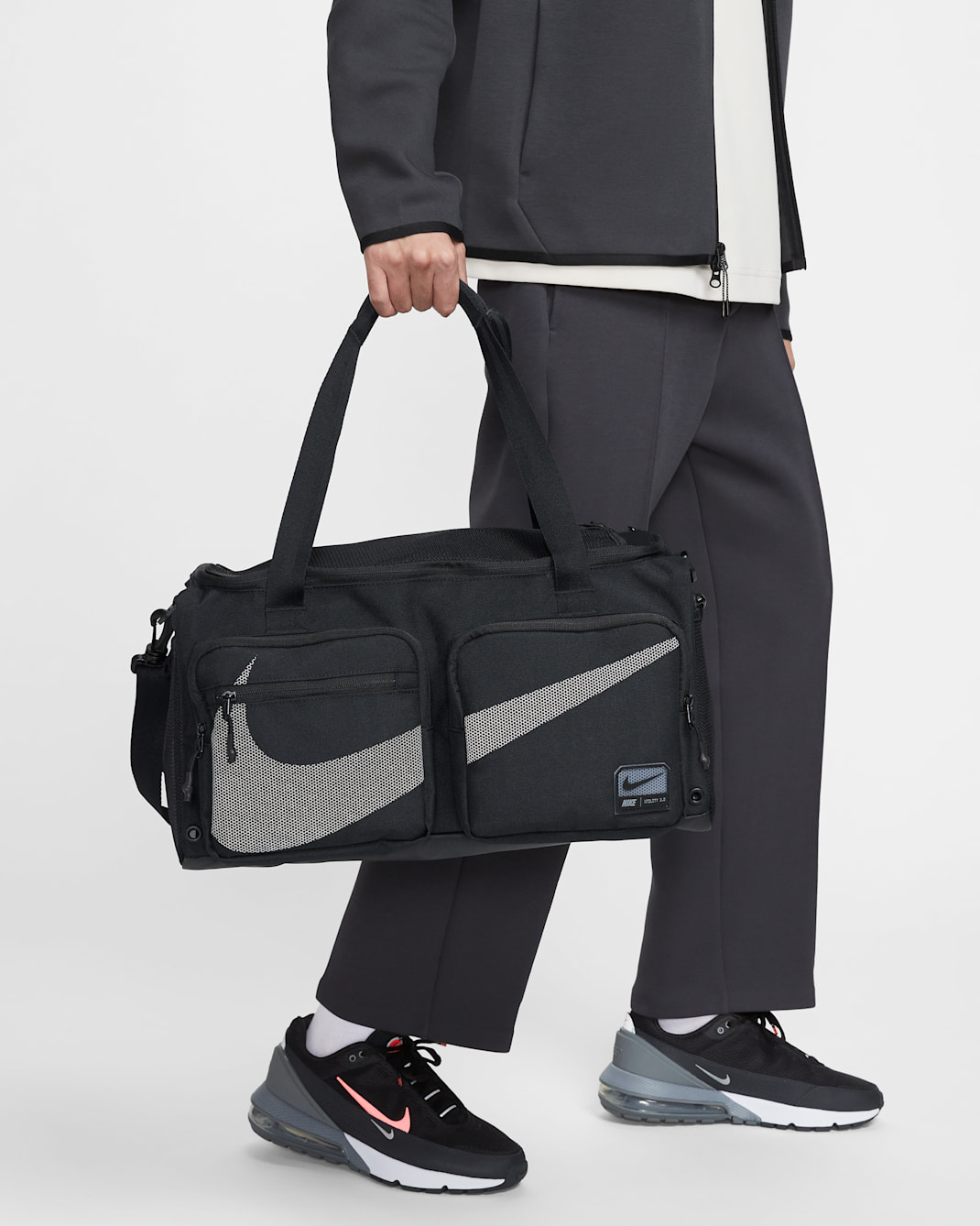 Saco de desporto Nike Utility Power 2.0 (pequeno, 31 L) - Preto/Preto/Cinzento Smoke escuro