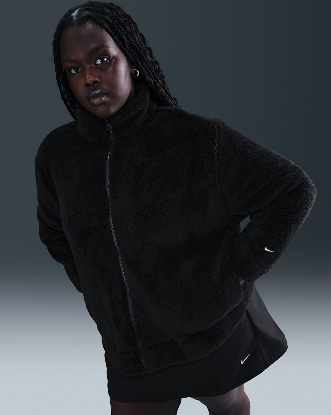 Chamarra gruesa de tejido Fleece para mujer Nike Sportswear Essential (talla grande) - Negro/Vela