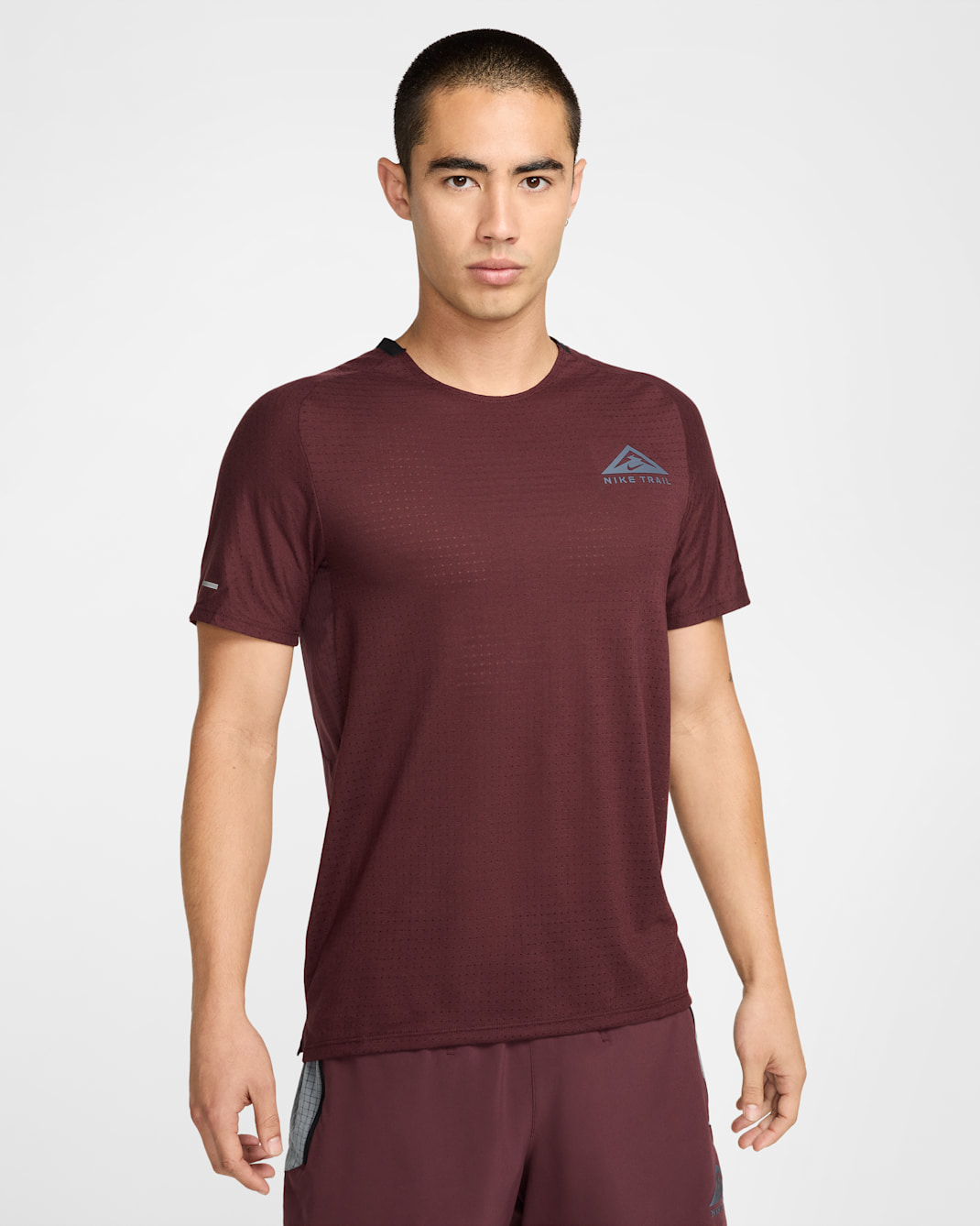 나이키 드라이 핏 트레일 솔라 체이스 남성 반팔 트레일 러닝 탑 - 버건디 크러시/블랙