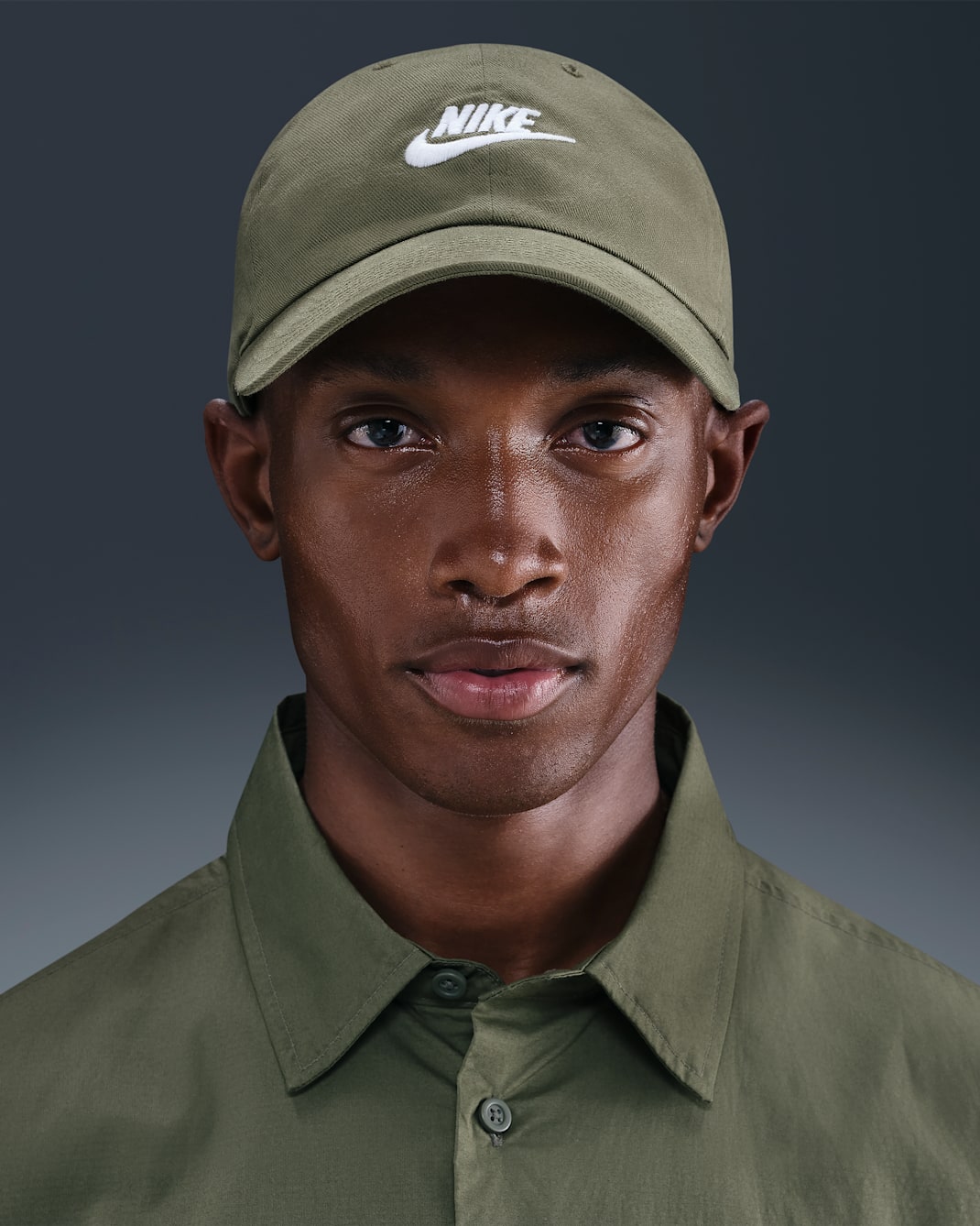 Cappello Nike Club Unstructured Futura Wash - Medium Olive/Bianco