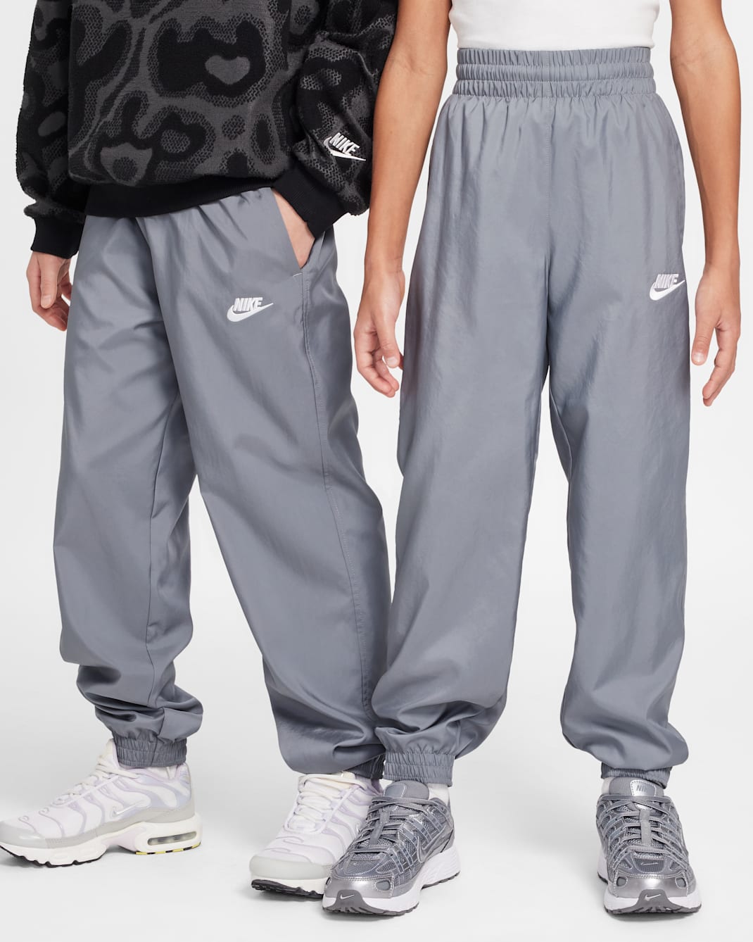 Nike Sportswear Club Big Kids' Woven Joggers - Smoke Grey/White
