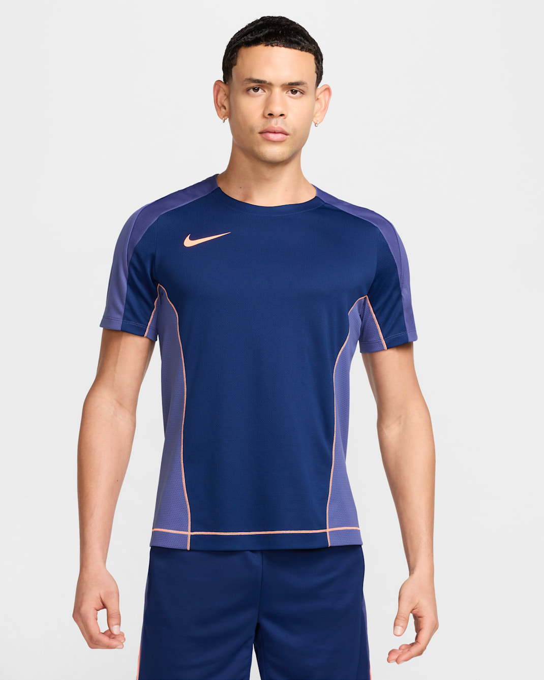 Playera de fútbol Dri-FIT para hombre Nike Strike+ - Azul vacío/Polvo morado oscuro/Naranja pulso/Naranja pulso